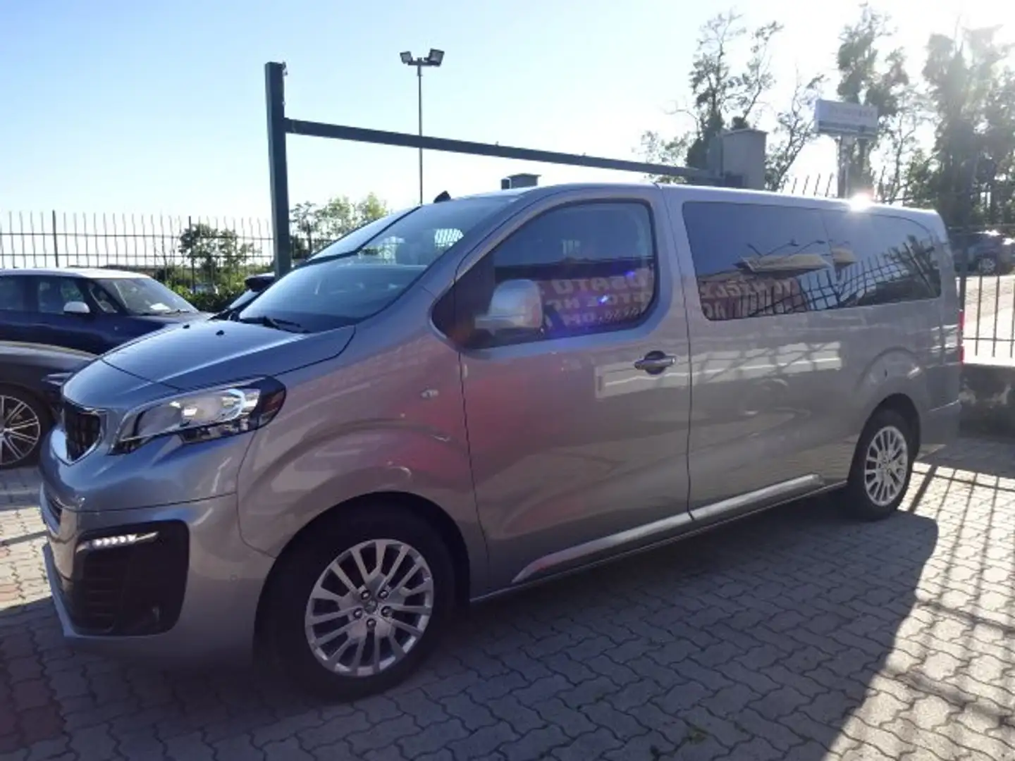 Peugeot Traveller 1.5 BlueHDi Business120cv 9 Posti Grigio - 1