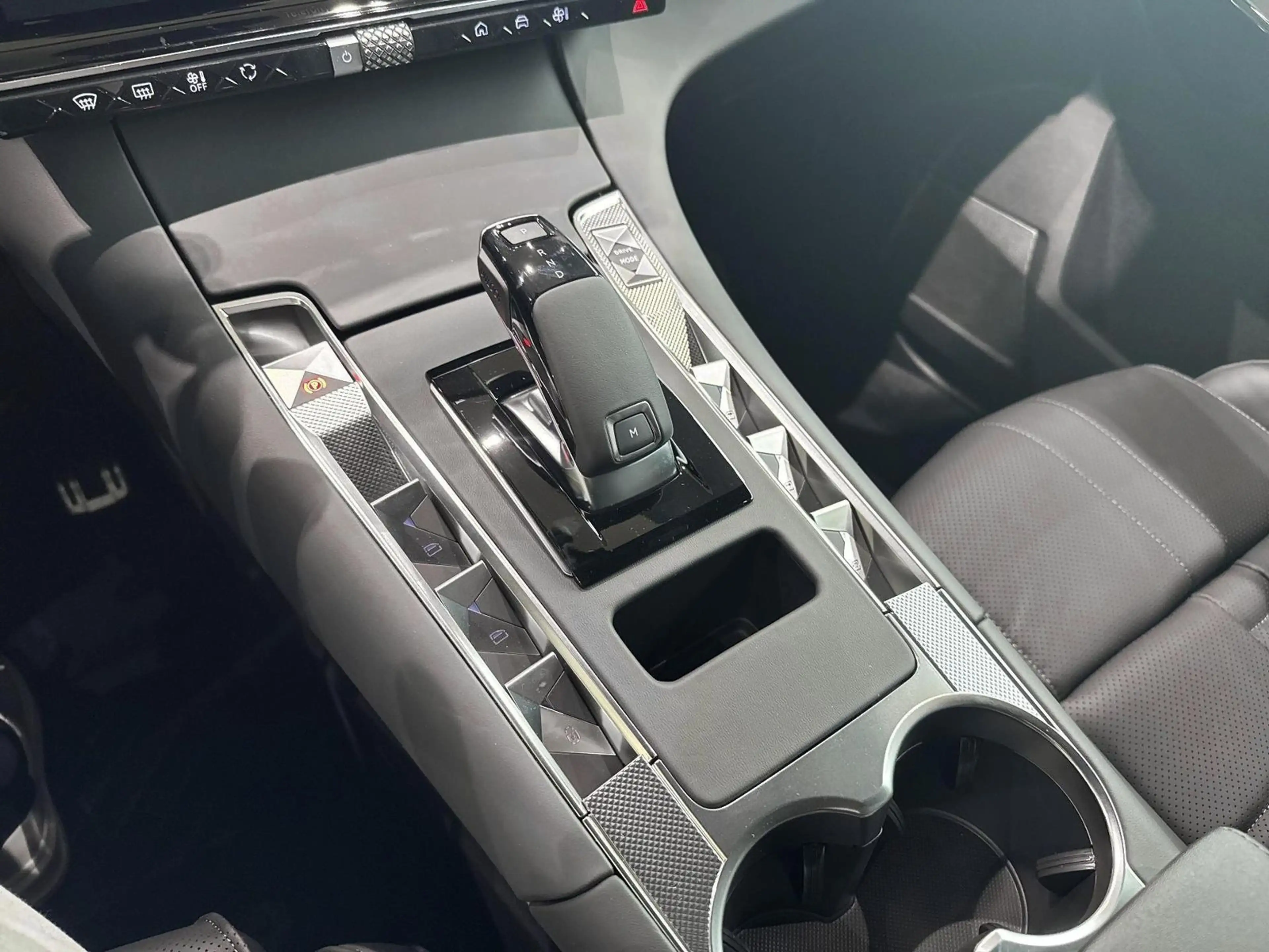 DS Automobiles DS 7 Crossback ÉTOILE Diesel 130PS AHK — photo 11