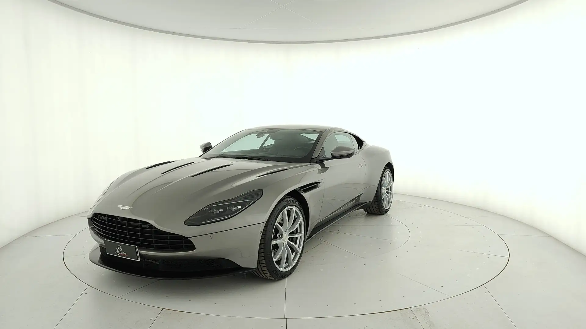Aston Martin DB11 Coupe 5.2 V12 AMR auto Grigio - 1