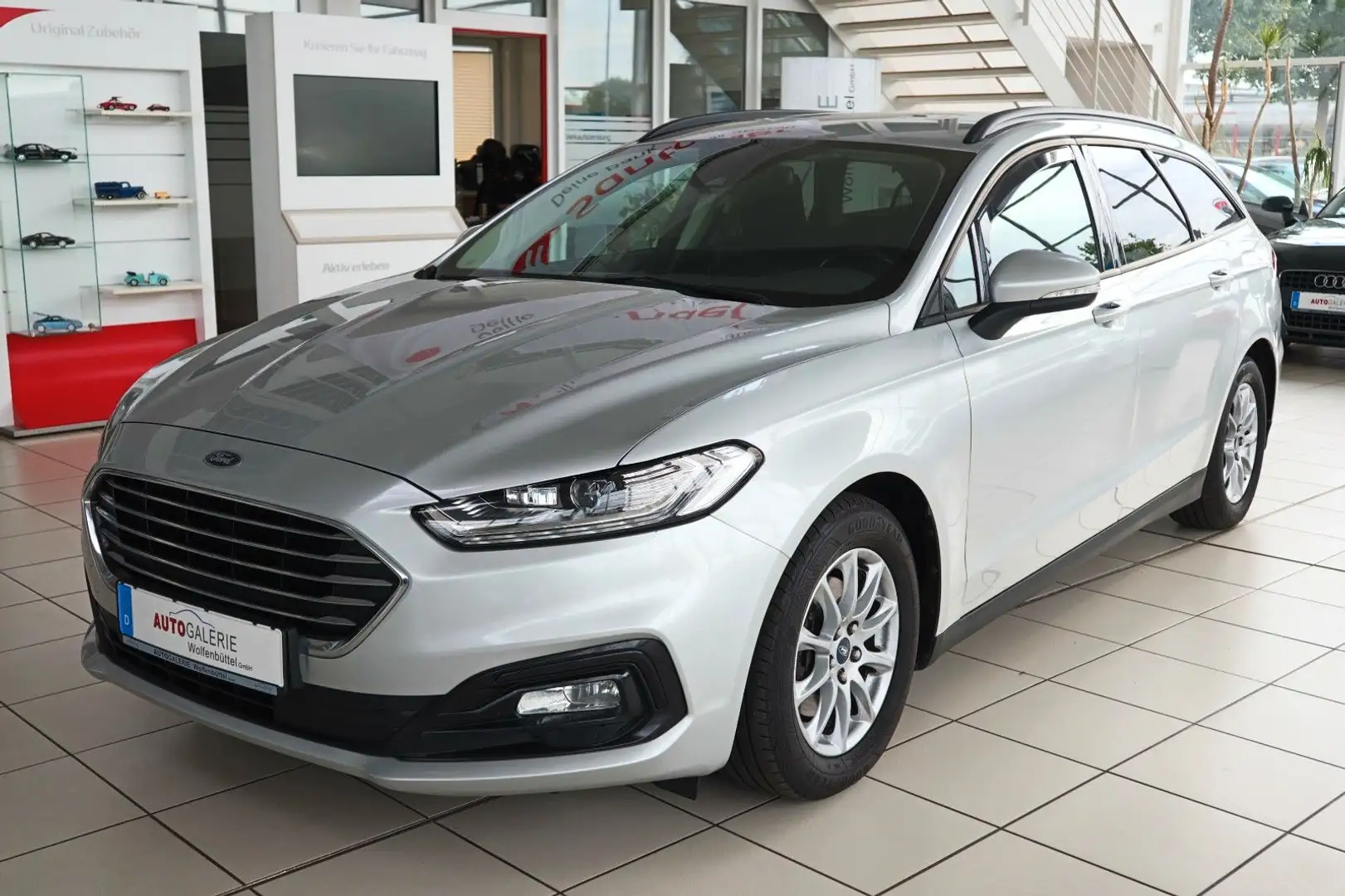 Ford Mondeo Turnier Trend LED AHK Navi Kamera PDC Zilver - 1