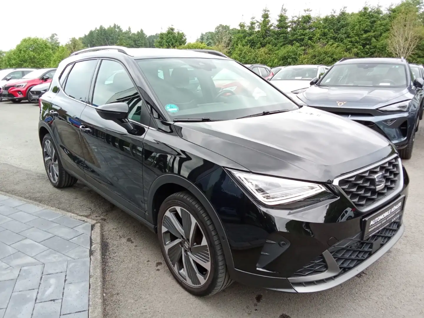SEAT Arona FR 1.5 TSI EU6d DSG NAVI LED AHK KAMERA Zwart - 2
