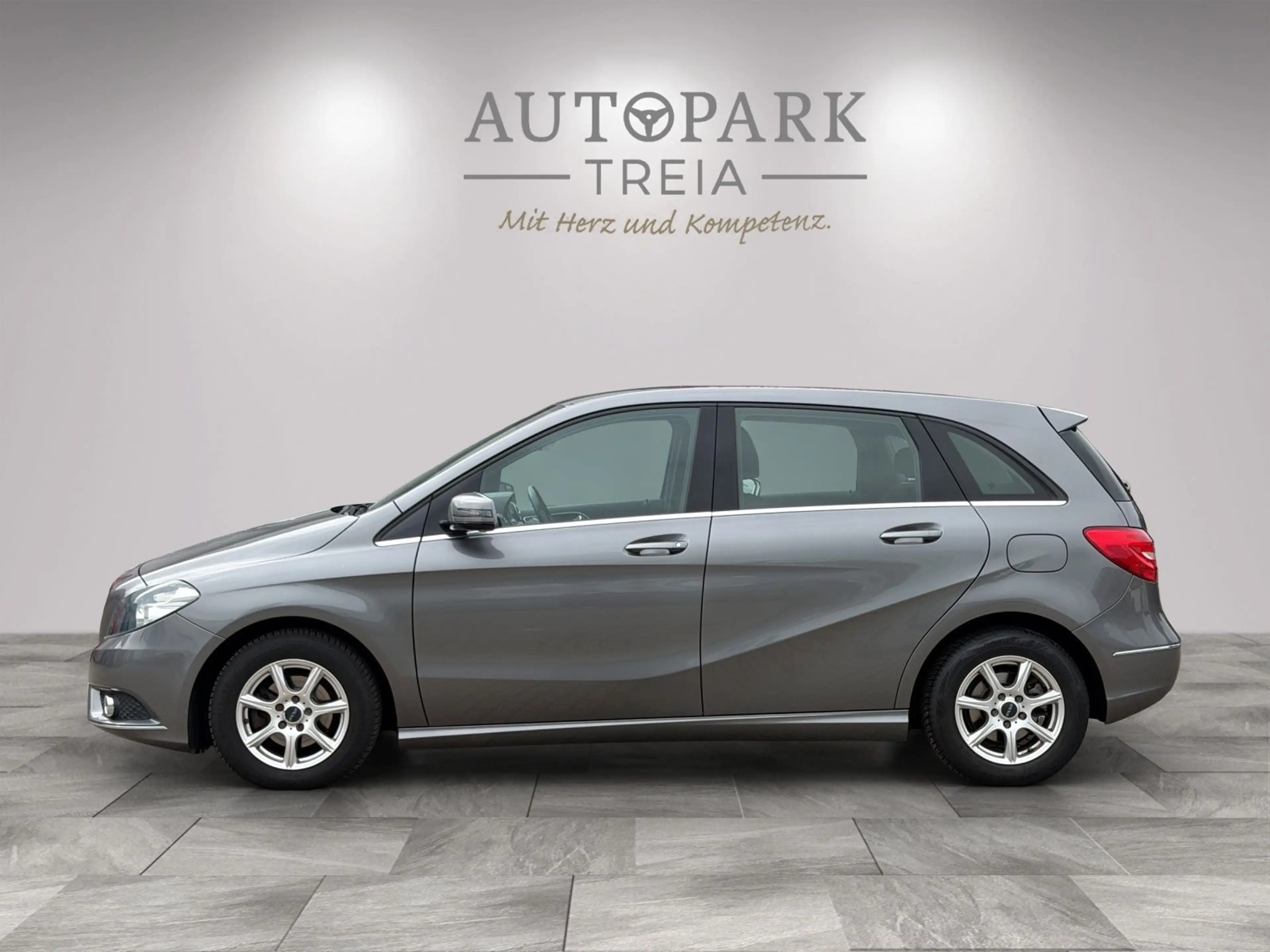 Mercedes-Benz B 180 TÜV NEU|SITZHEIZUNG|ALU|AHK — photo 10