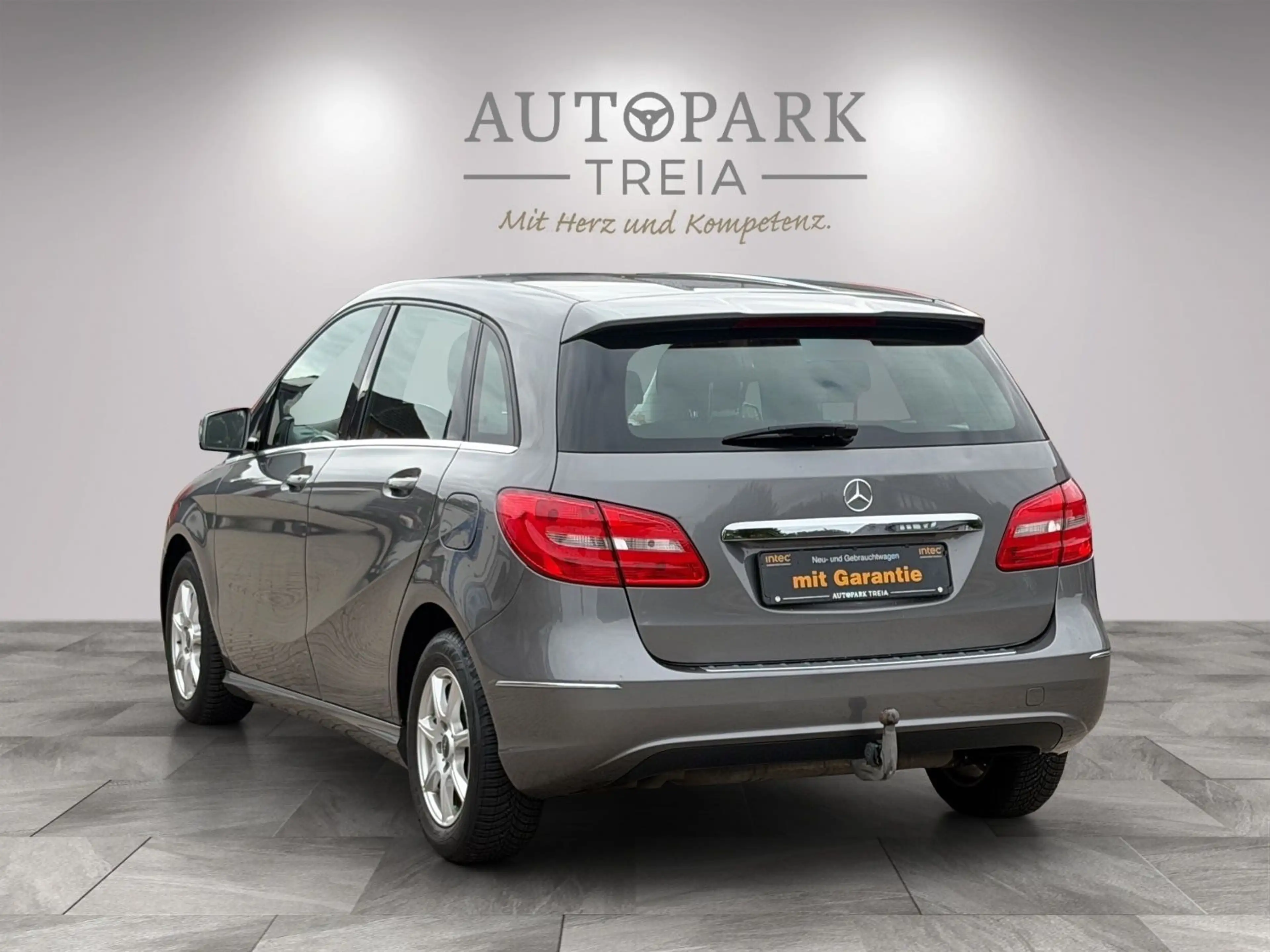 Mercedes-Benz B 180 TÜV NEU|SITZHEIZUNG|ALU|AHK — photo 11