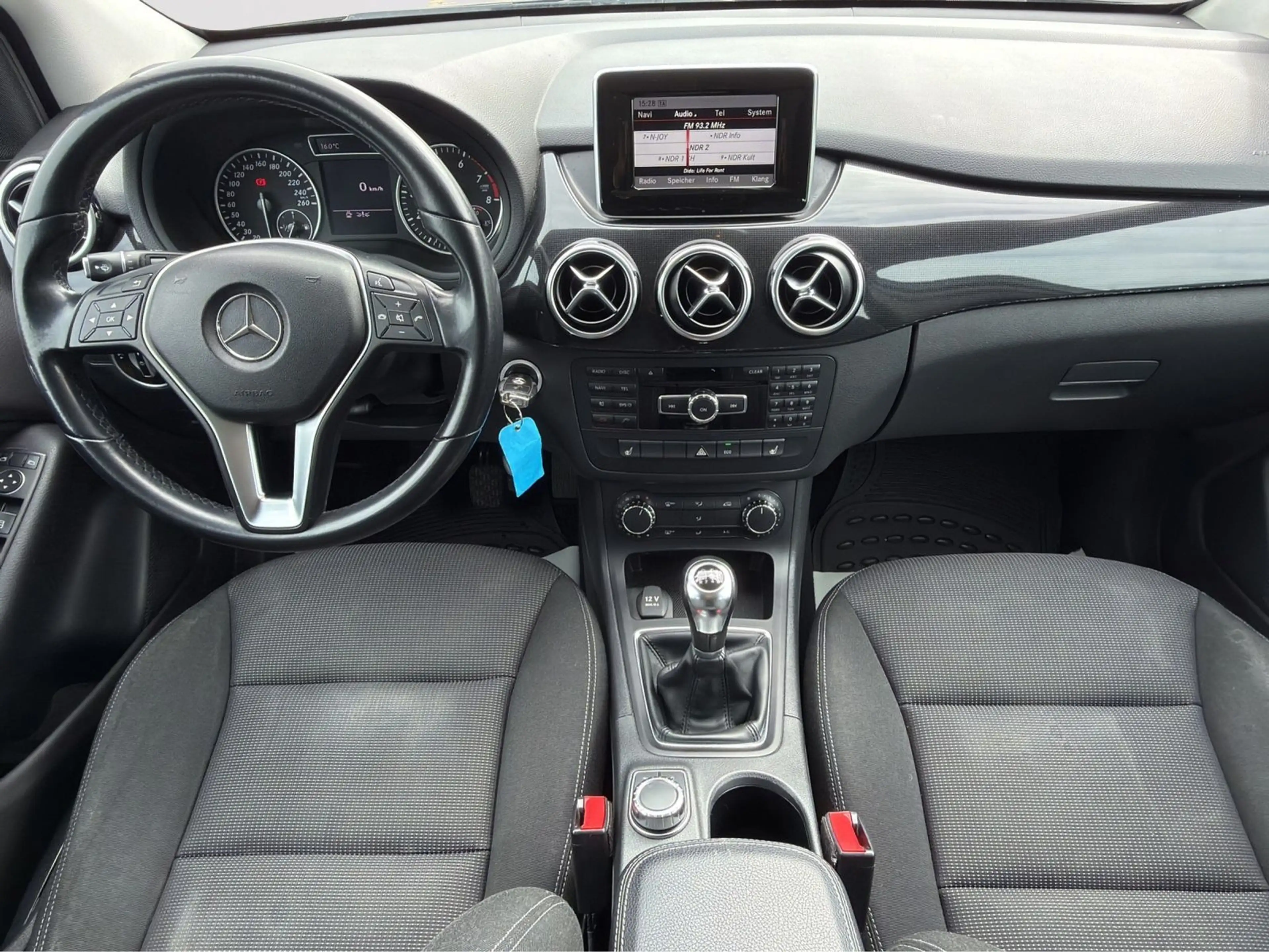 Mercedes-Benz B 180 TÜV NEU|SITZHEIZUNG|ALU|AHK — photo 8