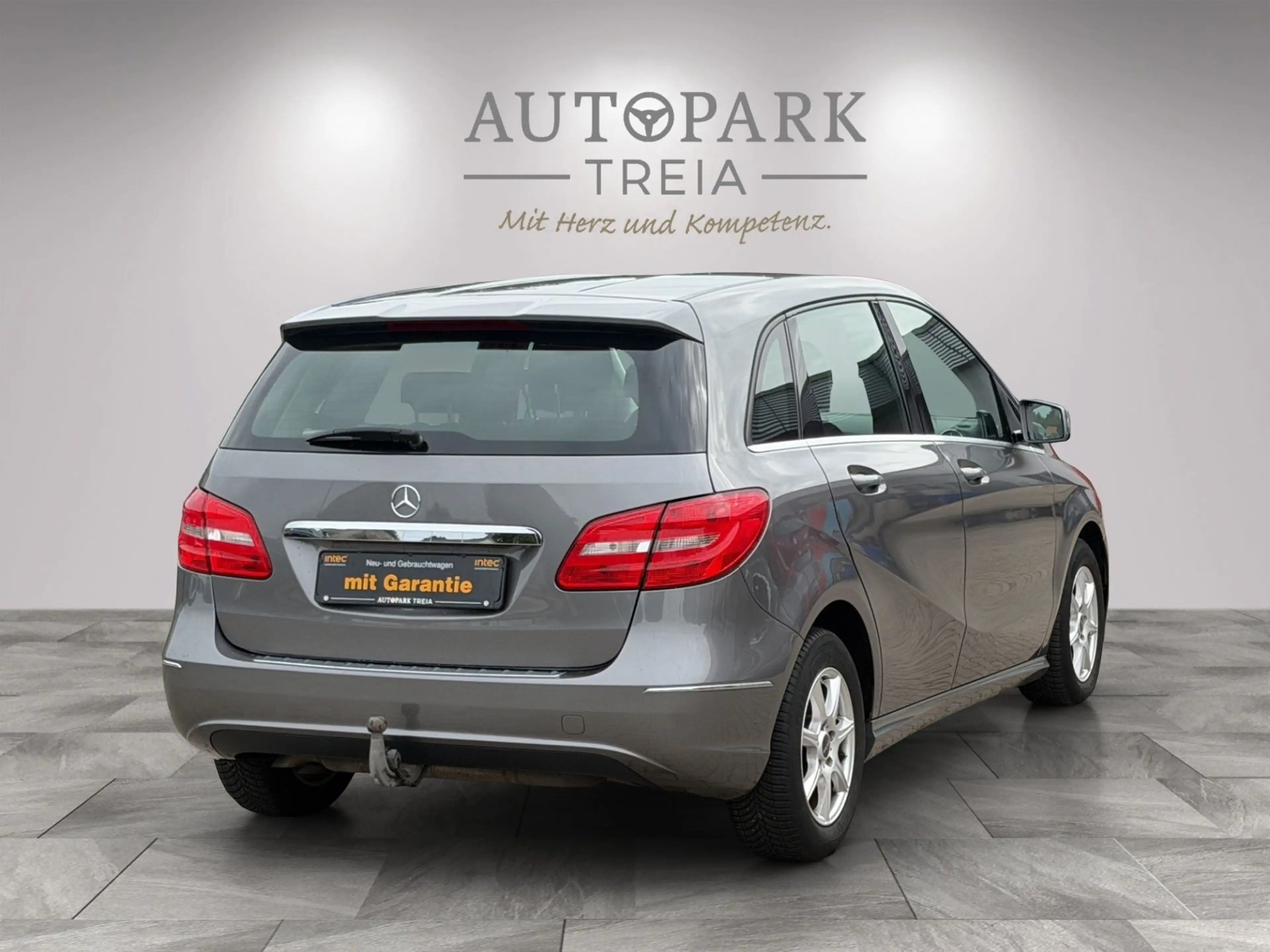 Mercedes-Benz B 180 TÜV NEU|SITZHEIZUNG|ALU|AHK — photo 14