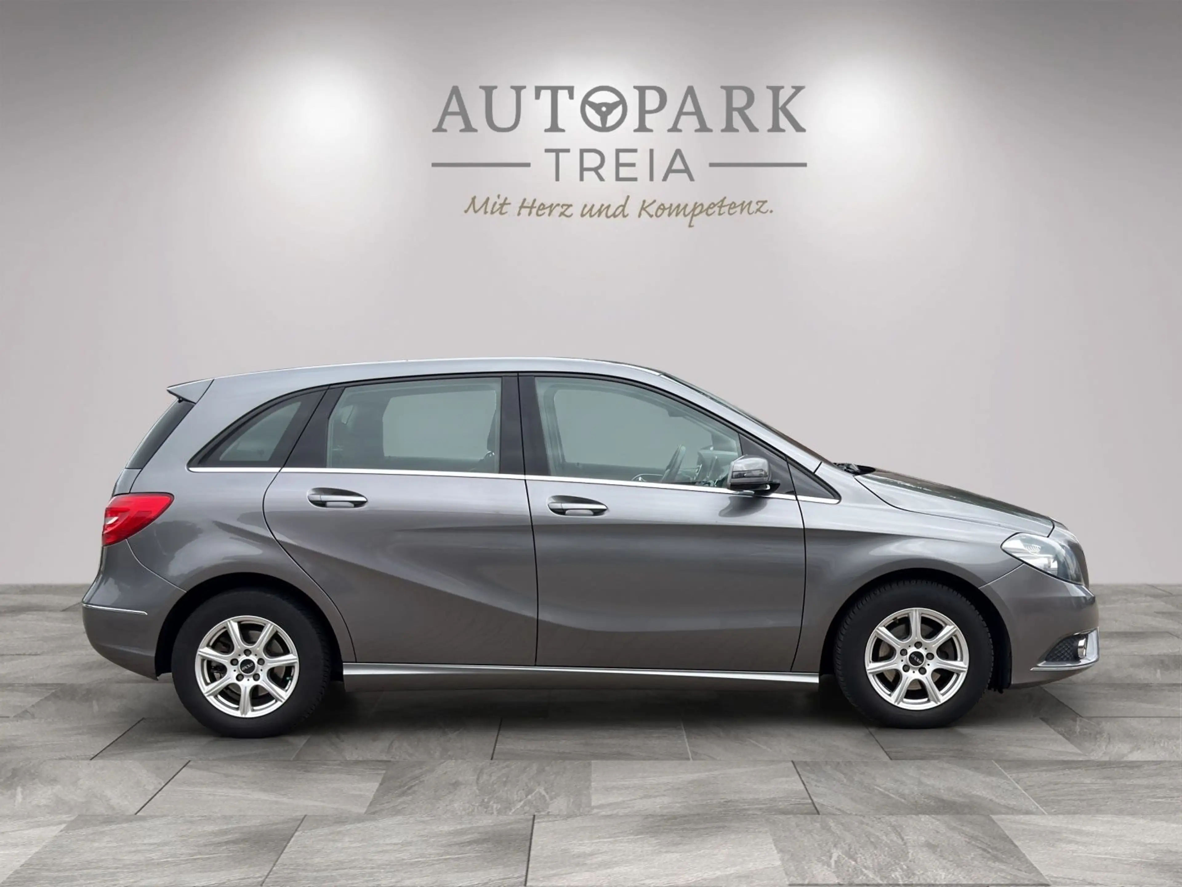 Mercedes-Benz B 180 TÜV NEU|SITZHEIZUNG|ALU|AHK — photo 15