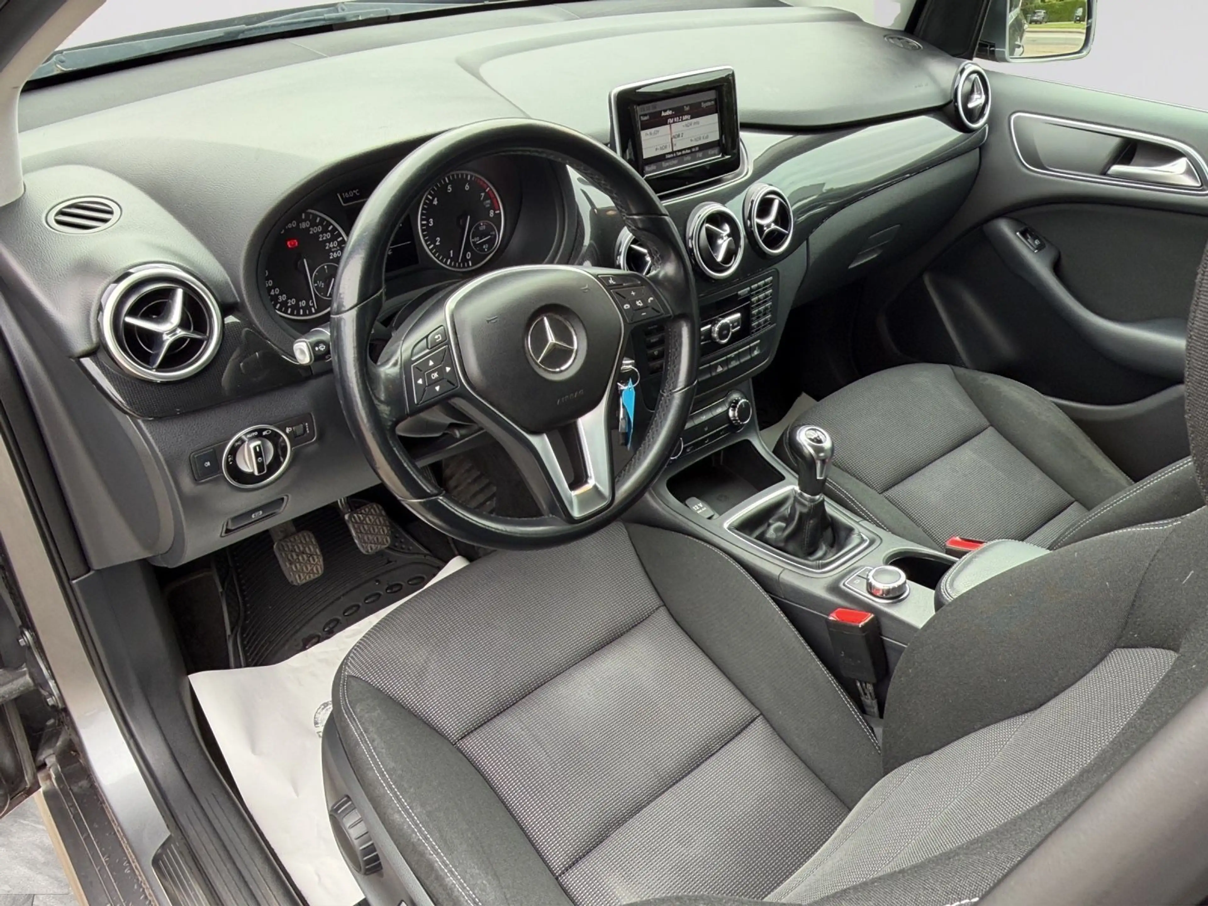 Mercedes-Benz B 180 TÜV NEU|SITZHEIZUNG|ALU|AHK — photo 4