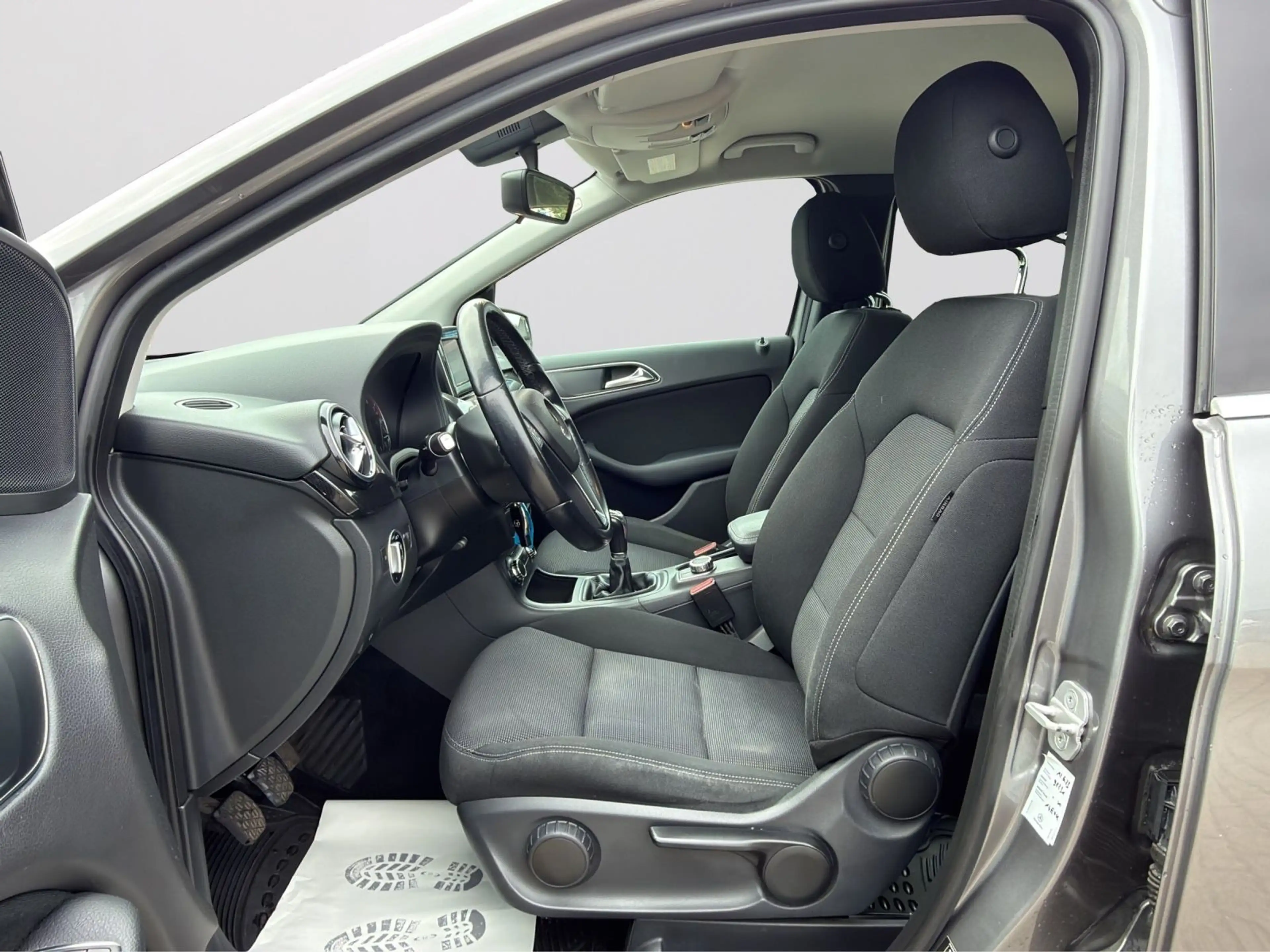 Mercedes-Benz B 180 TÜV NEU|SITZHEIZUNG|ALU|AHK — photo 6