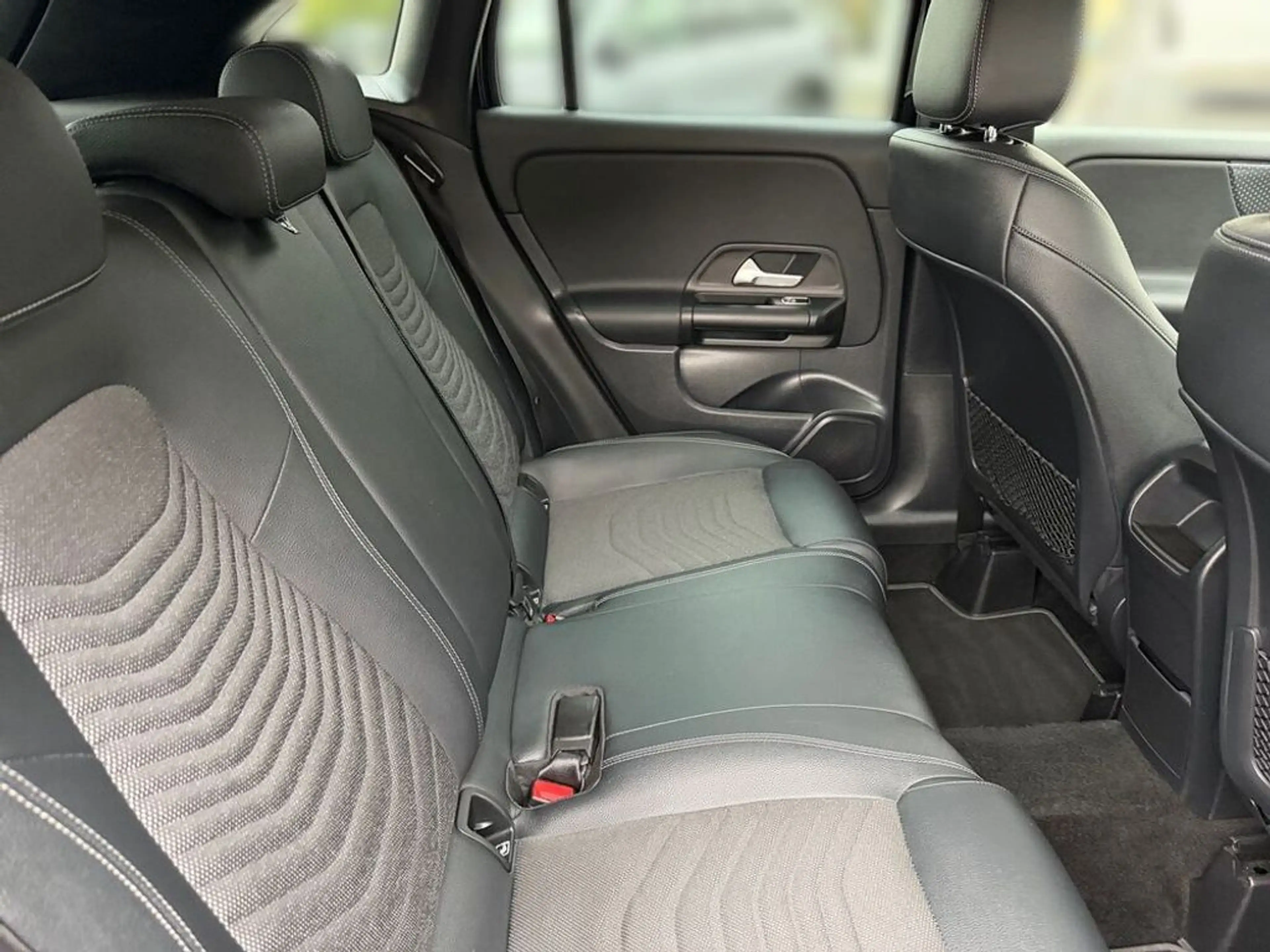 Mercedes-Benz GLA 200 d 4M | Parkpaket mit RFK | Easypack | Navi — photo 14
