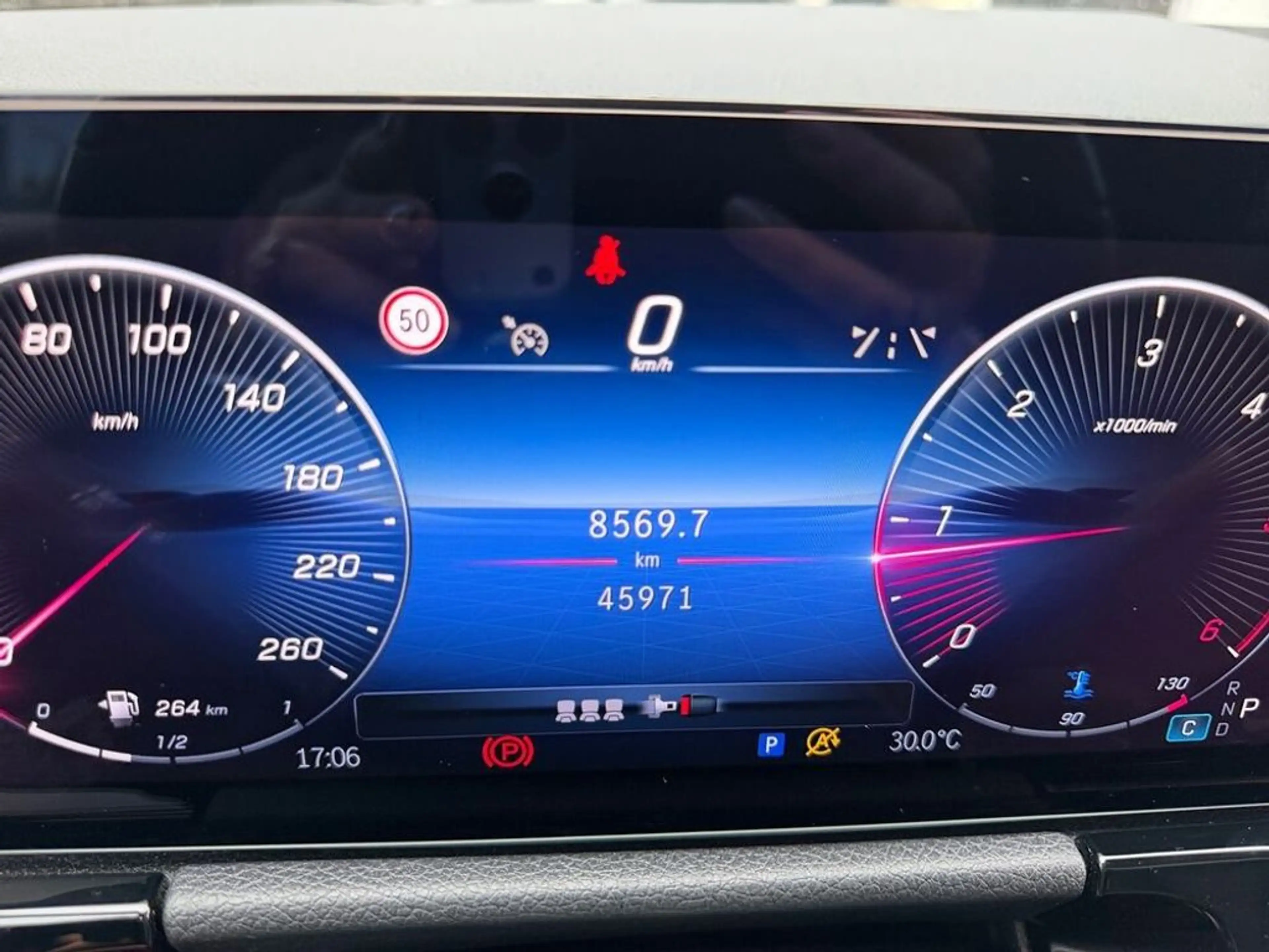 Mercedes-Benz GLA 200 d 4M | Parkpaket mit RFK | Easypack | Navi — photo 17