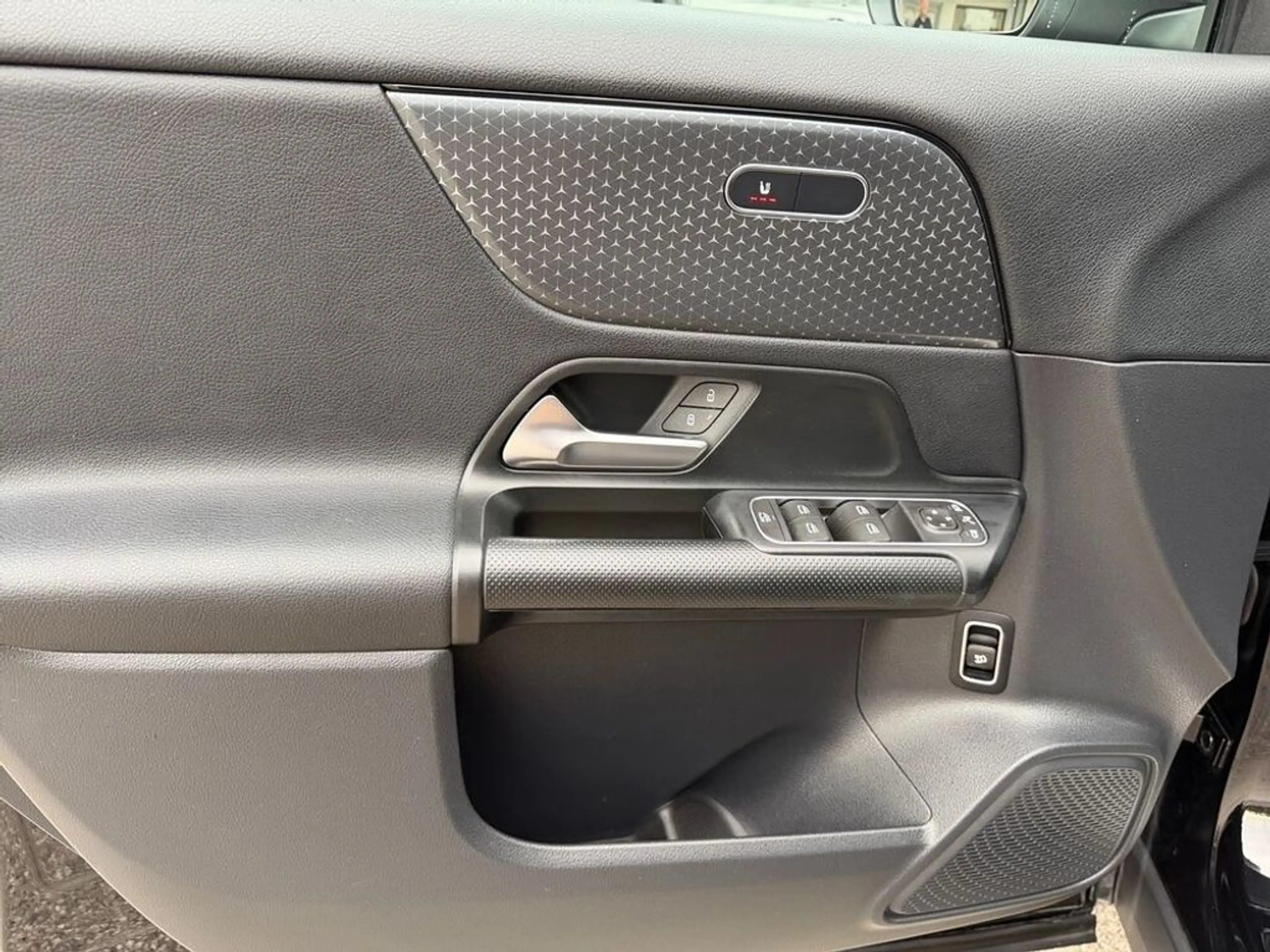 Mercedes-Benz GLA 200 d 4M | Parkpaket mit RFK | Easypack | Navi — photo 11