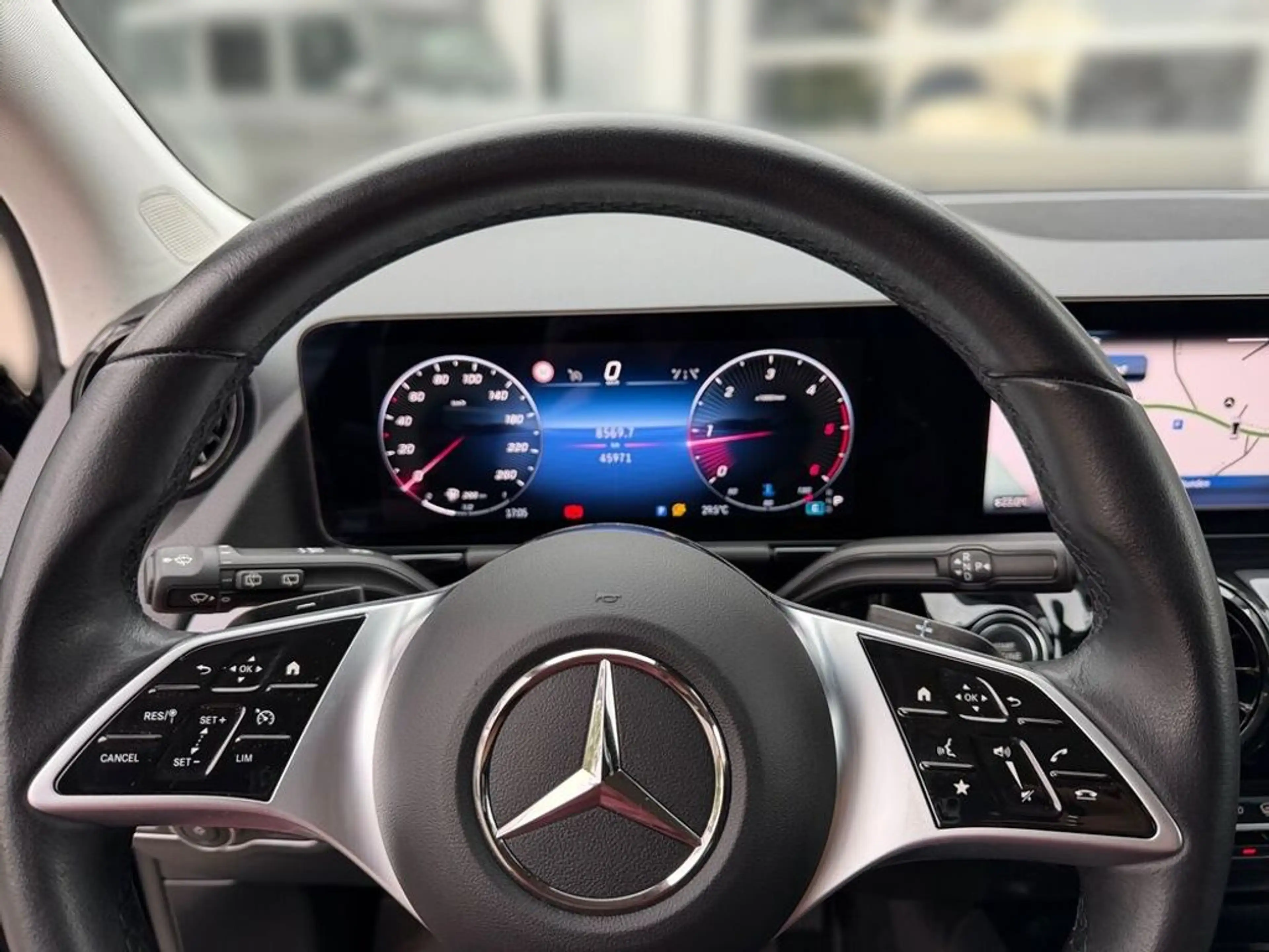 Mercedes-Benz GLA 200 d 4M | Parkpaket mit RFK | Easypack | Navi — photo 12