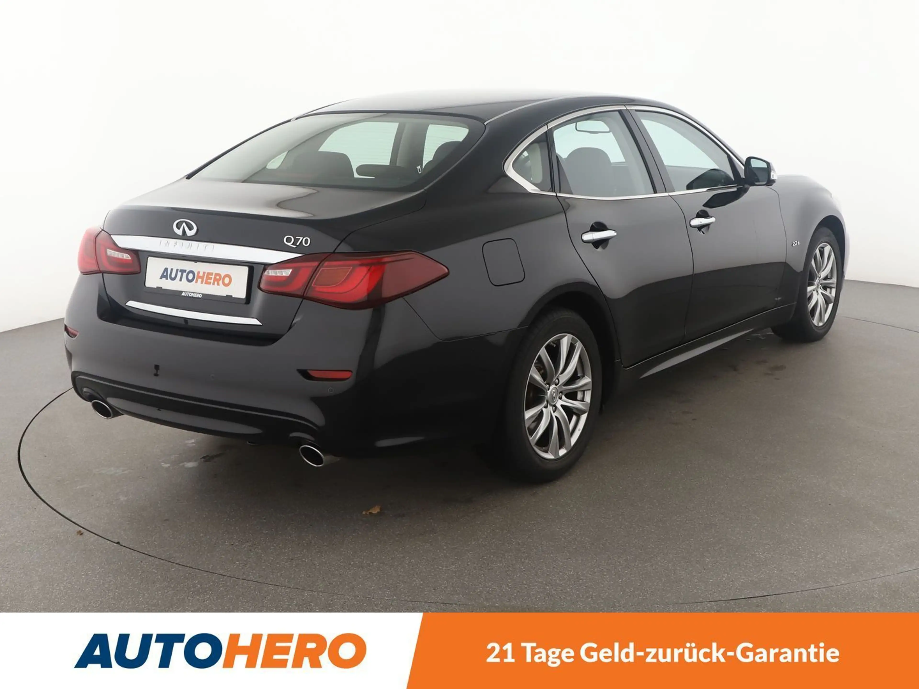 Infiniti Q70 2.2 Diesel Premium Aut.*NAVI*TEMPO*CAM*PDC*SHZ* — photo 6