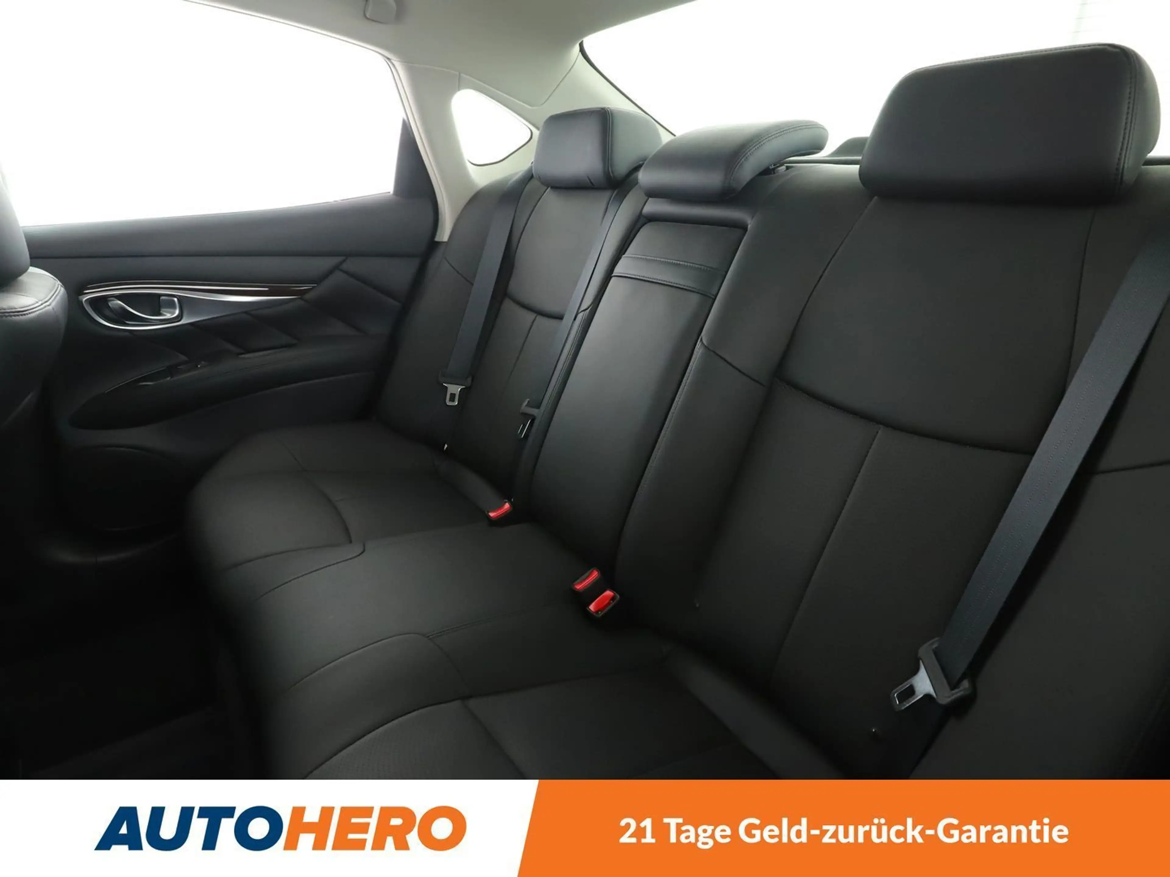 Infiniti Q70 2.2 Diesel Premium Aut.*NAVI*TEMPO*CAM*PDC*SHZ* — photo 14