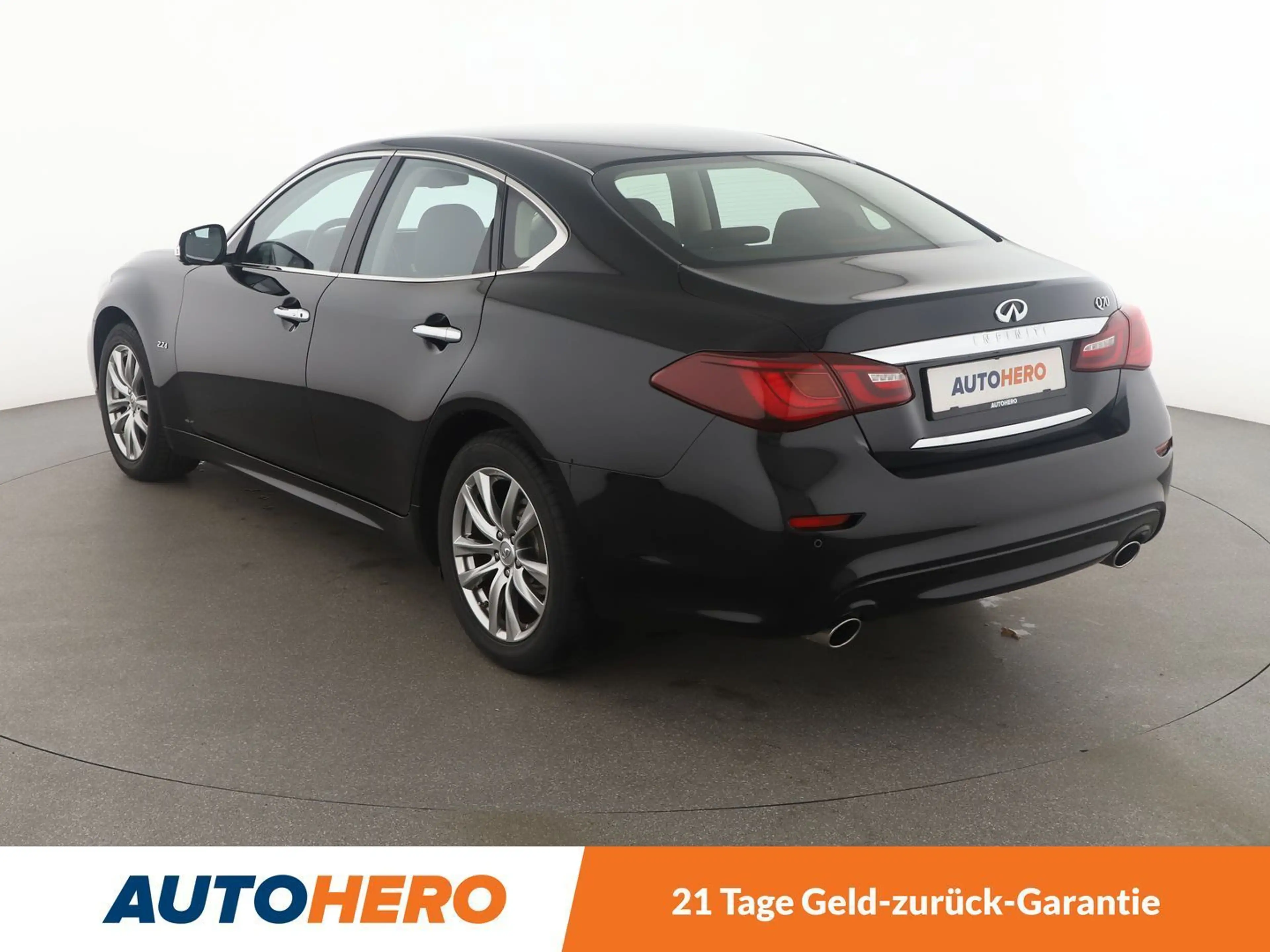 Infiniti Q70 2.2 Diesel Premium Aut.*NAVI*TEMPO*CAM*PDC*SHZ* — photo 4