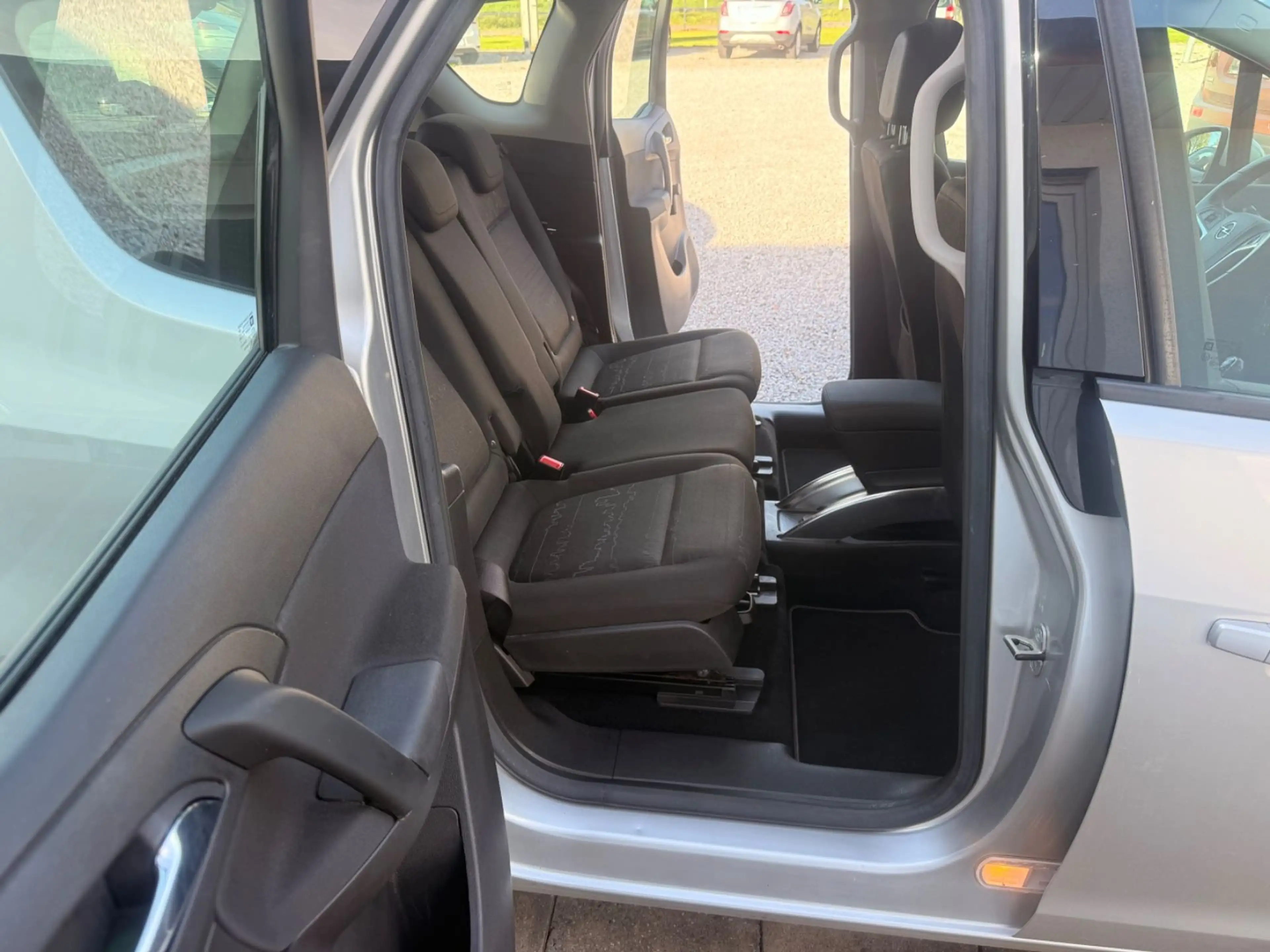 Opel Meriva B Edition — photo 7