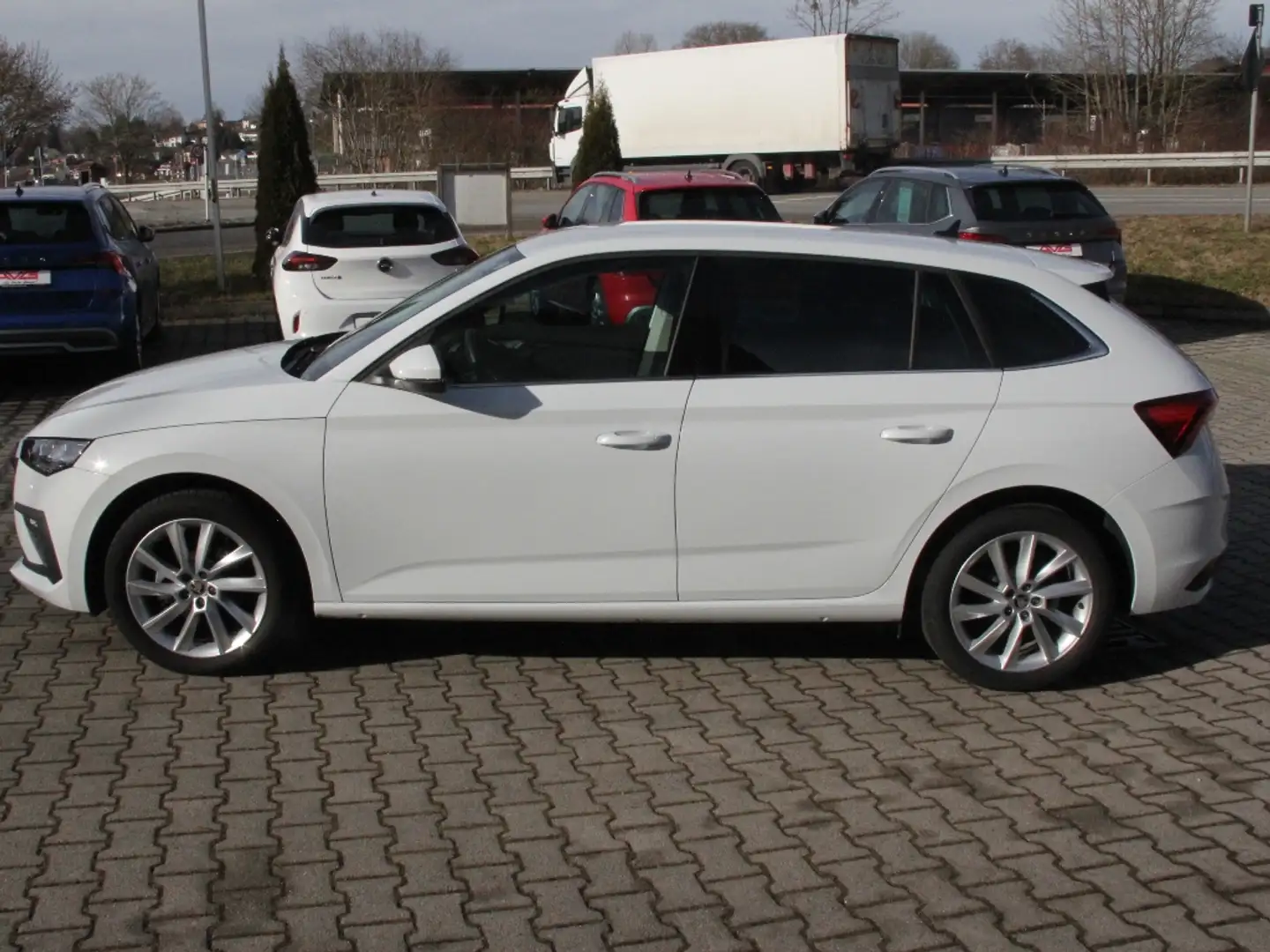 Skoda Scala Facelift Selection LED Sunset wirelessSL 17Z Weiß - 2