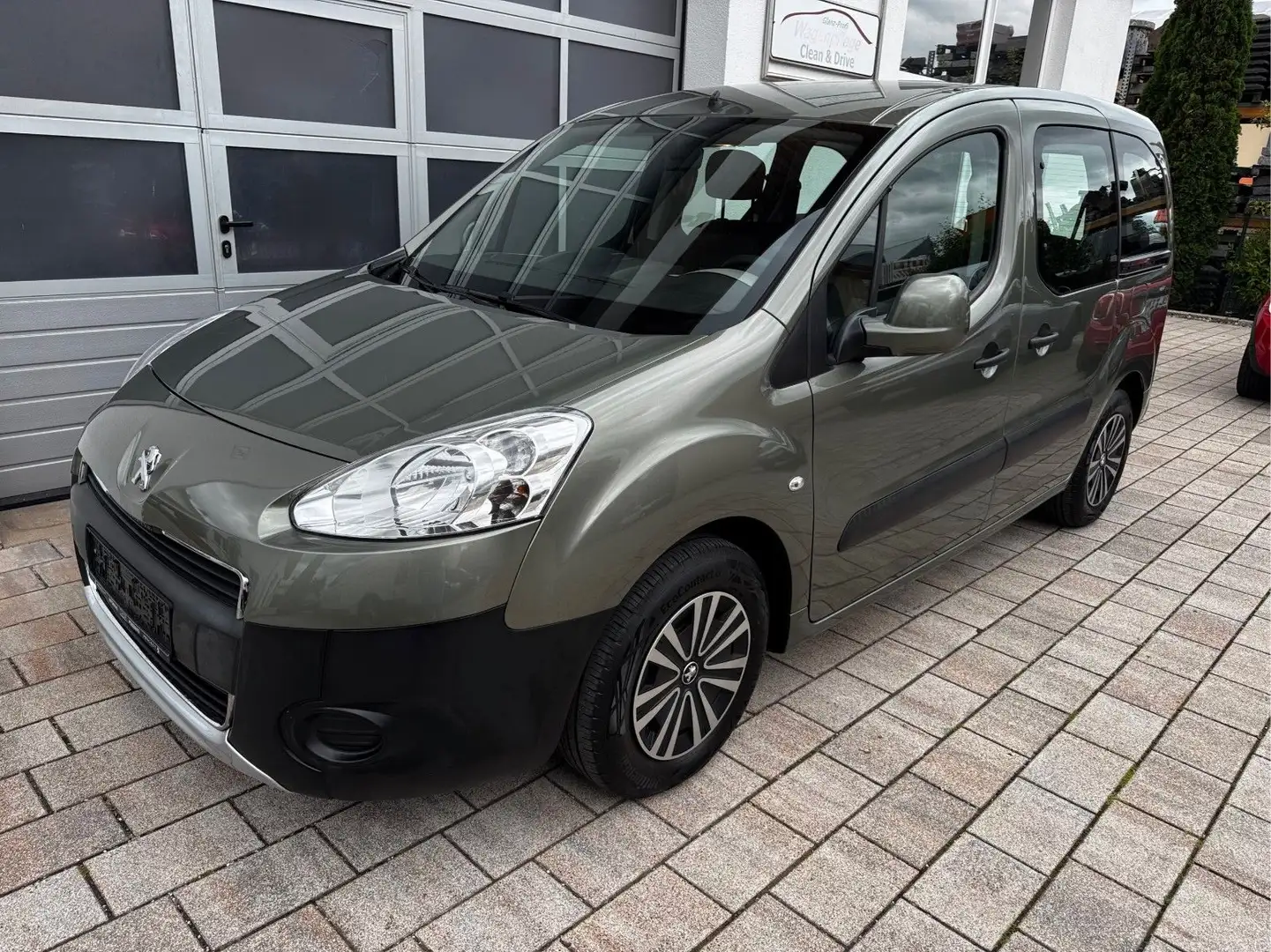 Peugeot Partner Active e-HDI FAP 92 1.6 Gris - 1