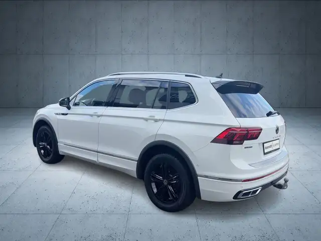 Volkswagen Tiguan Allspace view 3