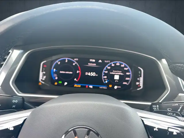 Volkswagen Tiguan Allspace view 10