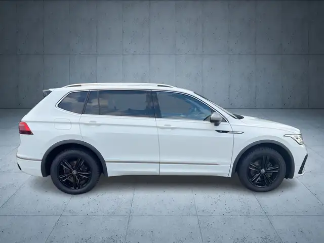 Volkswagen Tiguan Allspace view 6