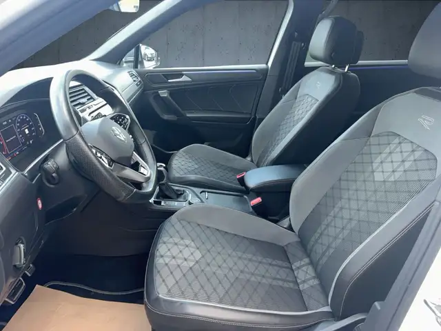 Volkswagen Tiguan Allspace view 9