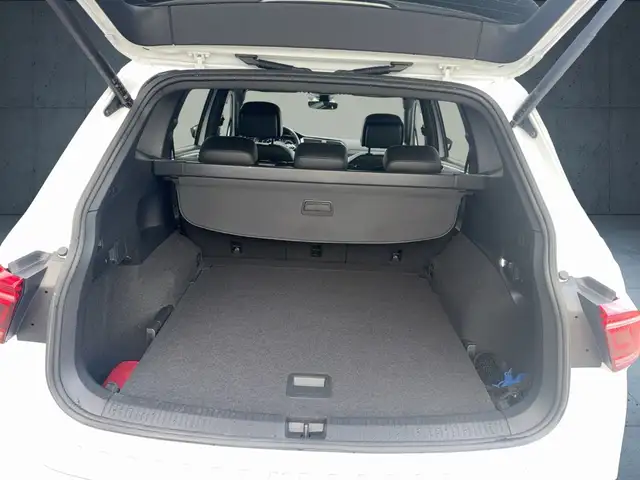 Volkswagen Tiguan Allspace view 13
