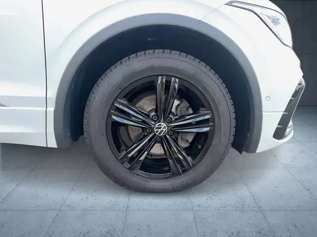 Volkswagen Tiguan Allspace view 7