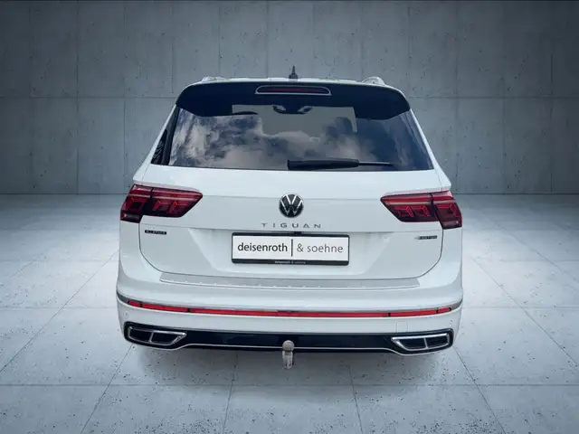 Volkswagen Tiguan Allspace view 4