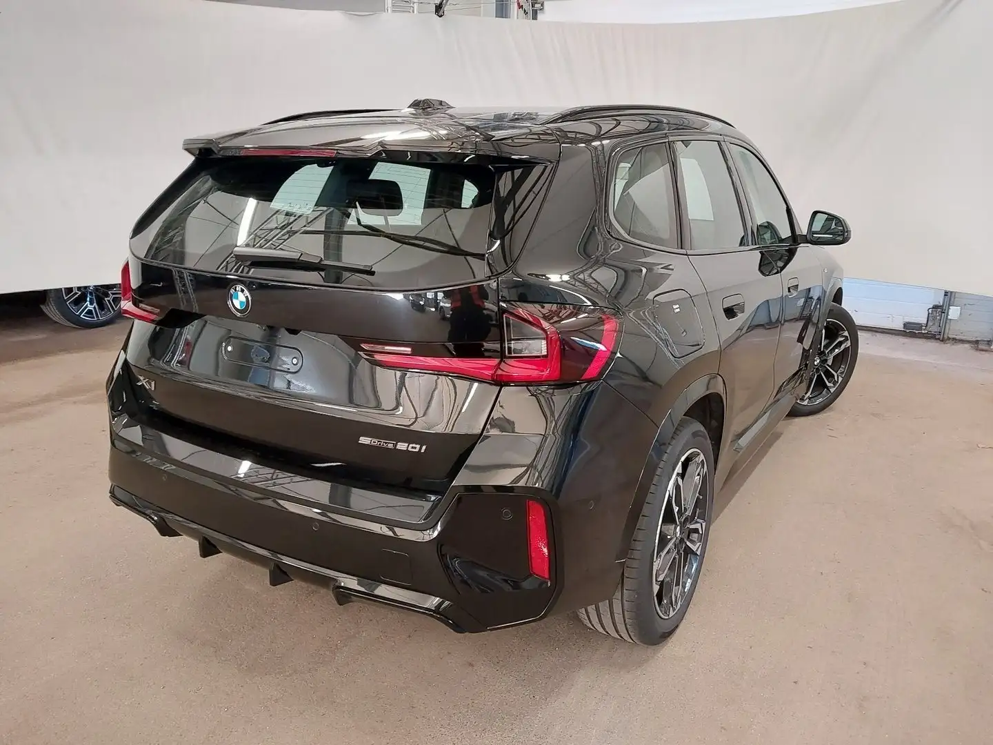 BMW X1 sDrive20i  ab 1,99% eff. / M Paket Driving+Parkass Schwarz - 2
