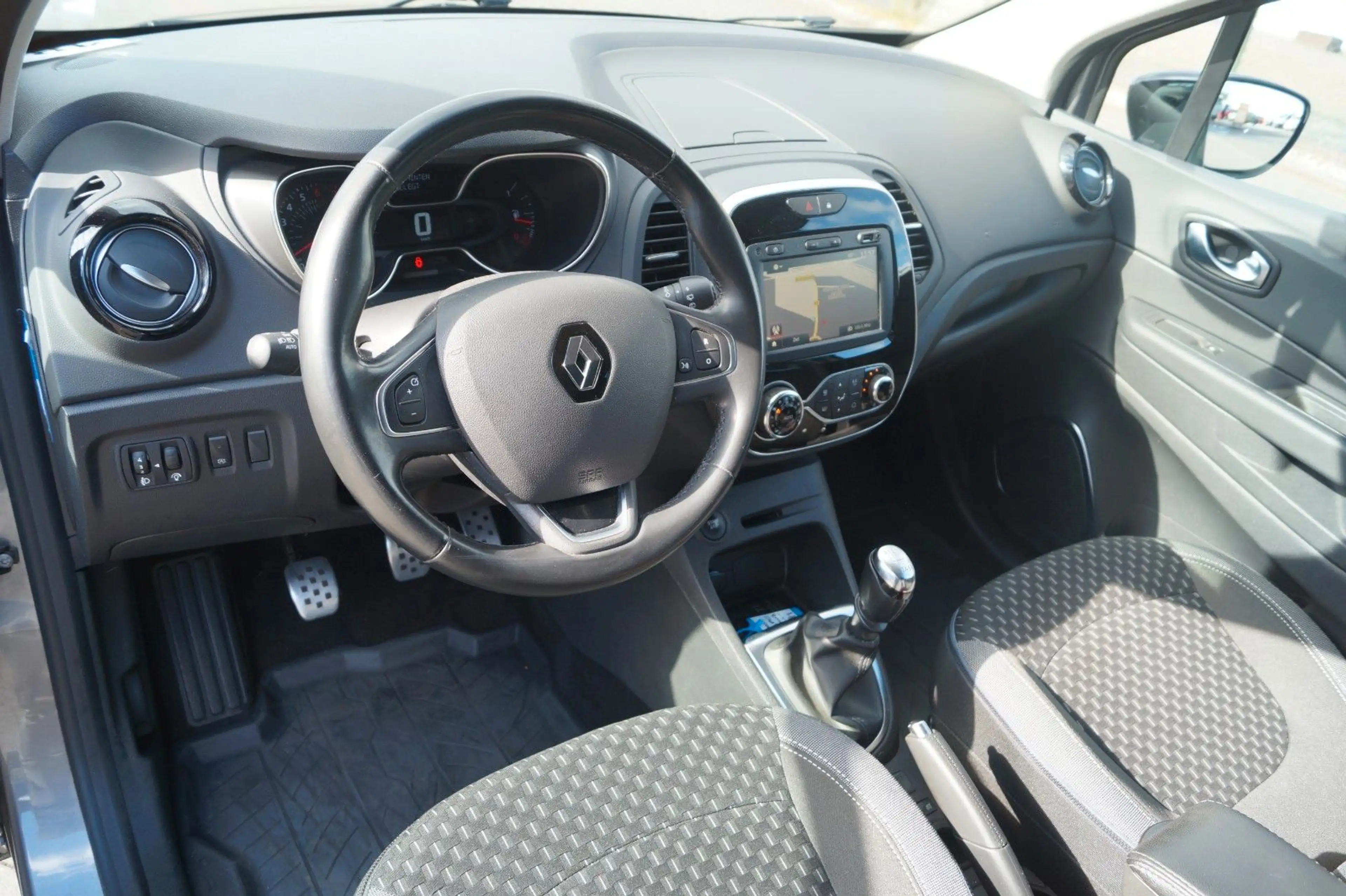 Renault Captur *Navi*DAB*Kamera*SHZ*LED*Tempomat*PDC* — photo 6