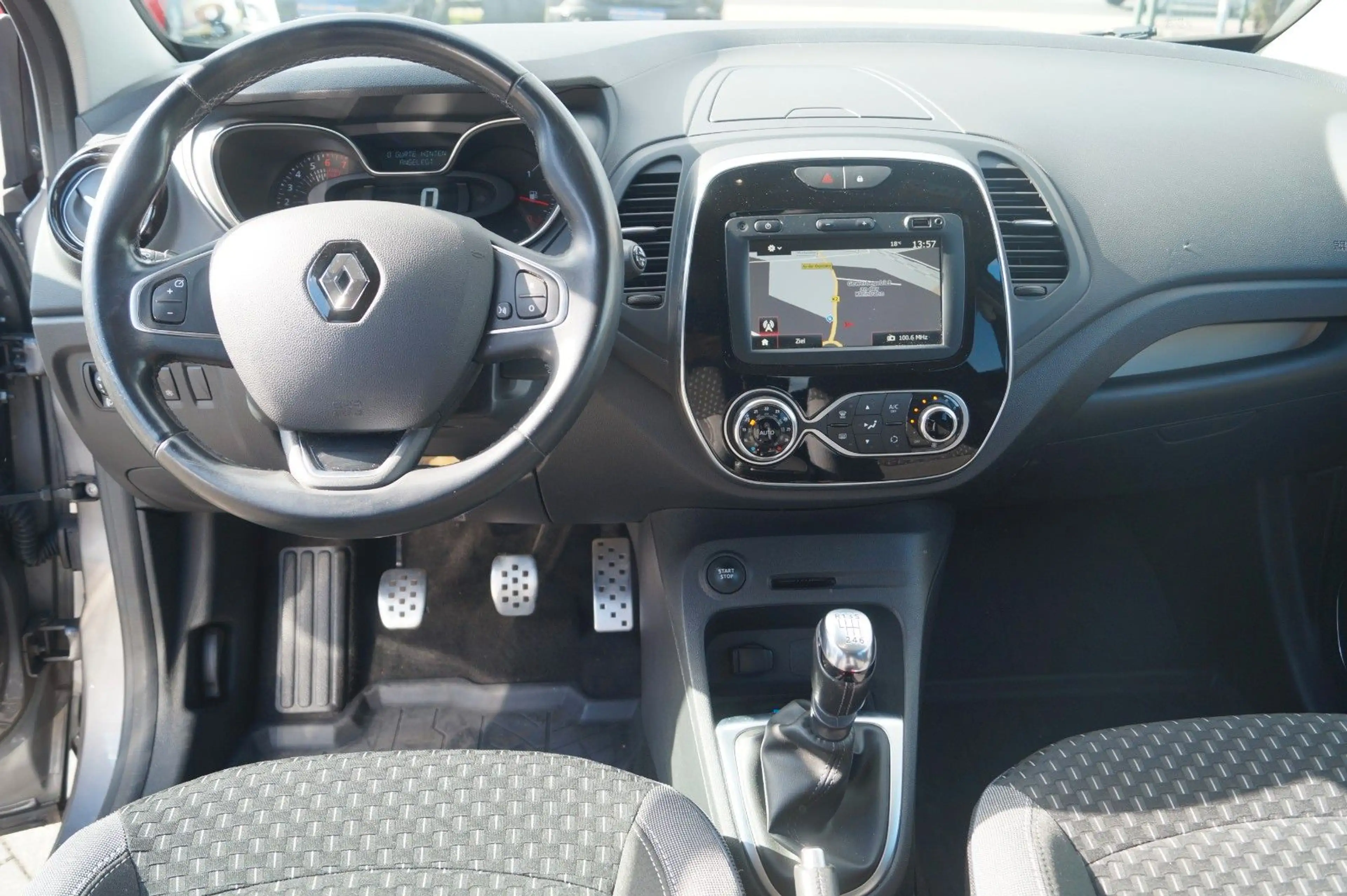 Renault Captur *Navi*DAB*Kamera*SHZ*LED*Tempomat*PDC* — photo 7