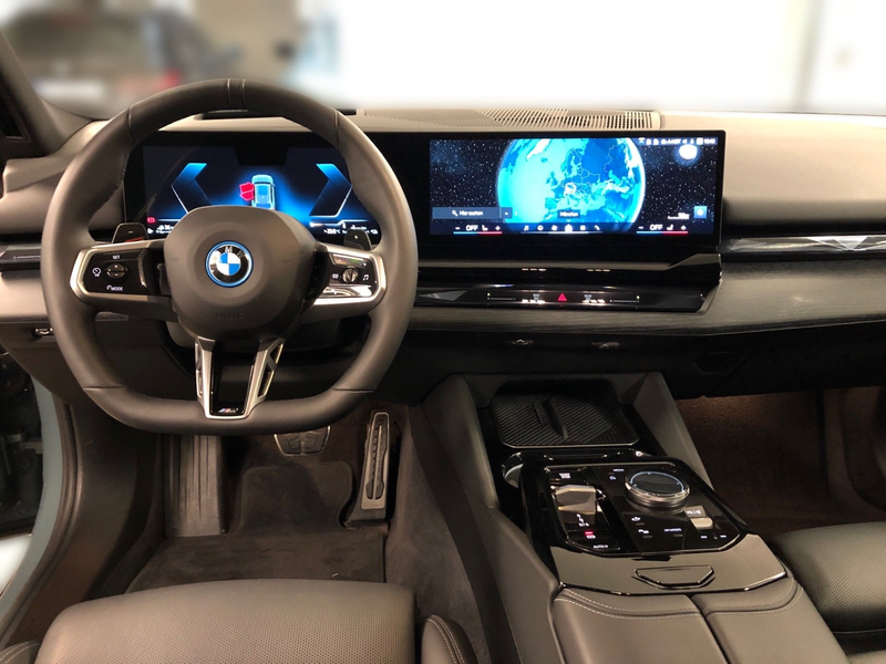 BMW 550 e xDrive M-Sport-Pro*IconicGlow*HeadUp*ParkAssistP — photo 10