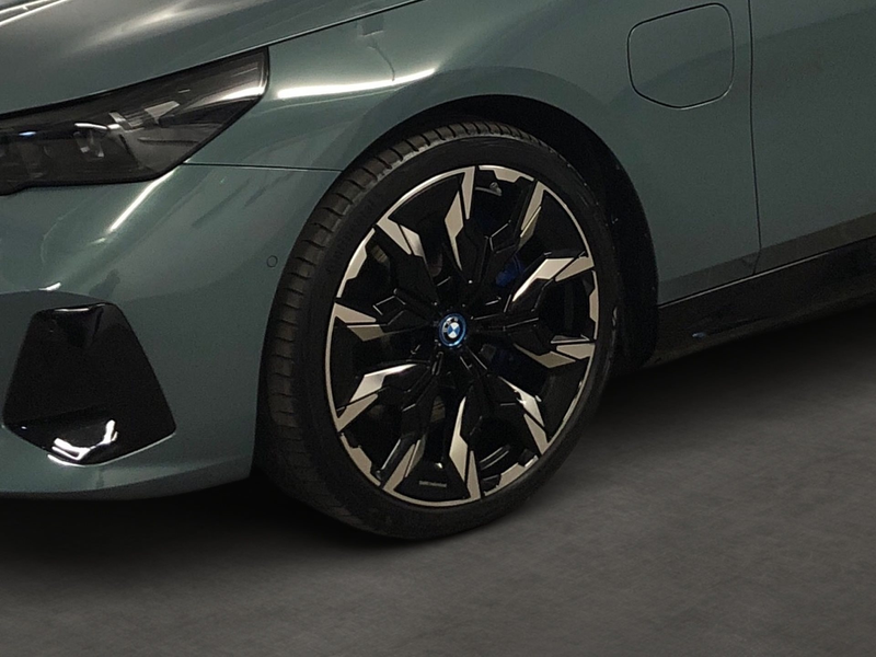 BMW 550 e xDrive M-Sport-Pro*IconicGlow*HeadUp*ParkAssistP — photo 6