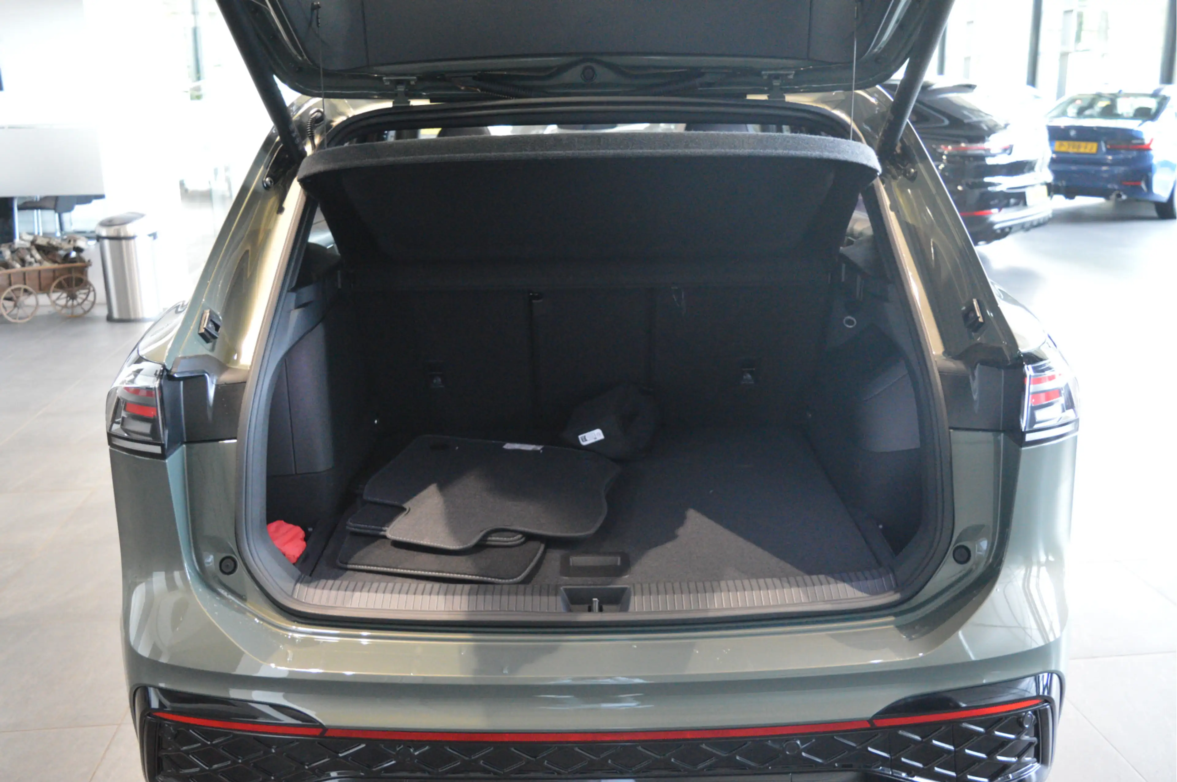 Volkswagen Tiguan 1.5 eHybrid 3X R-LINE Black Style head up pano 20 — photo 7