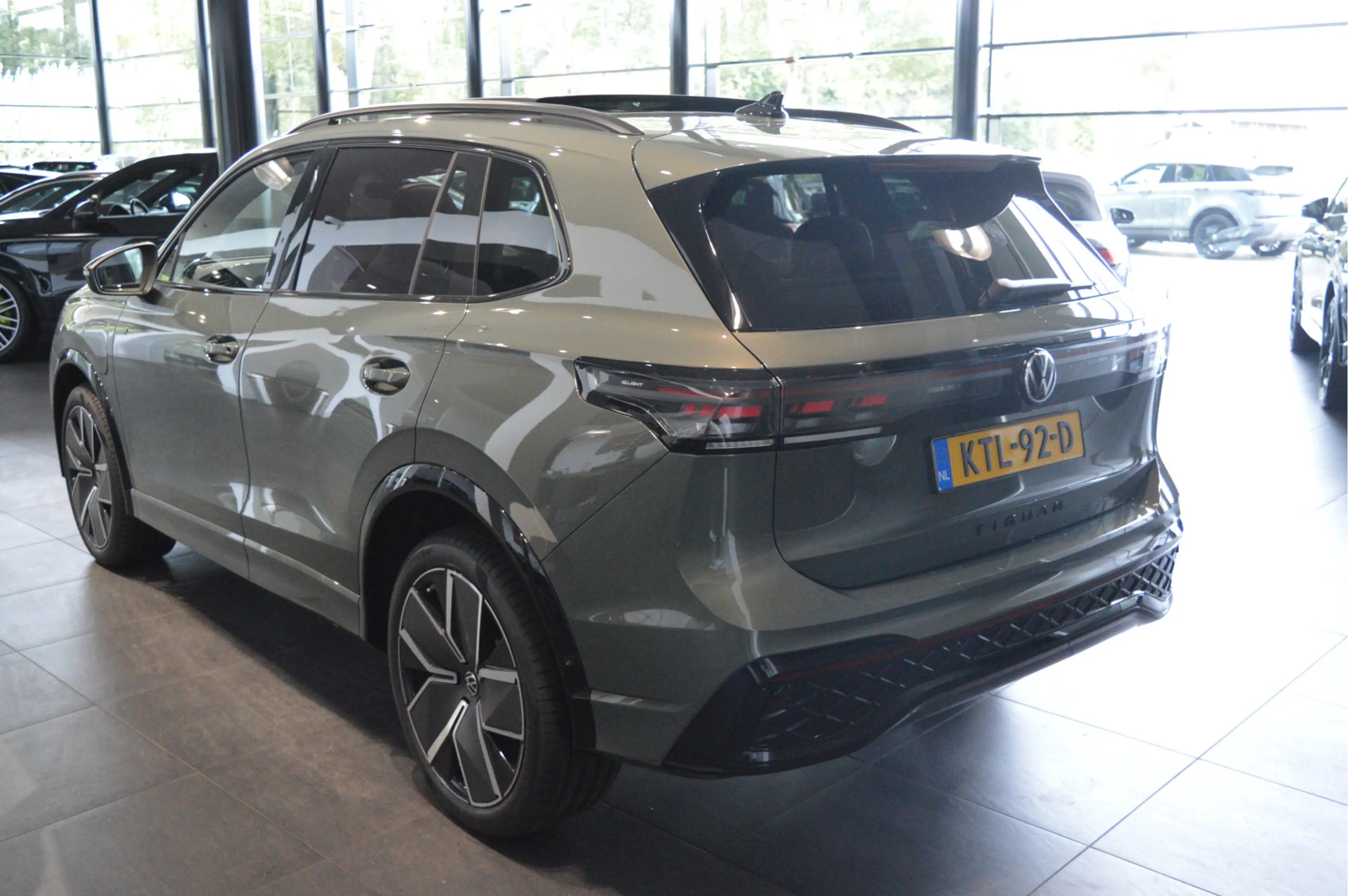 Volkswagen Tiguan 1.5 eHybrid 3X R-LINE Black Style head up pano 20 — photo 6