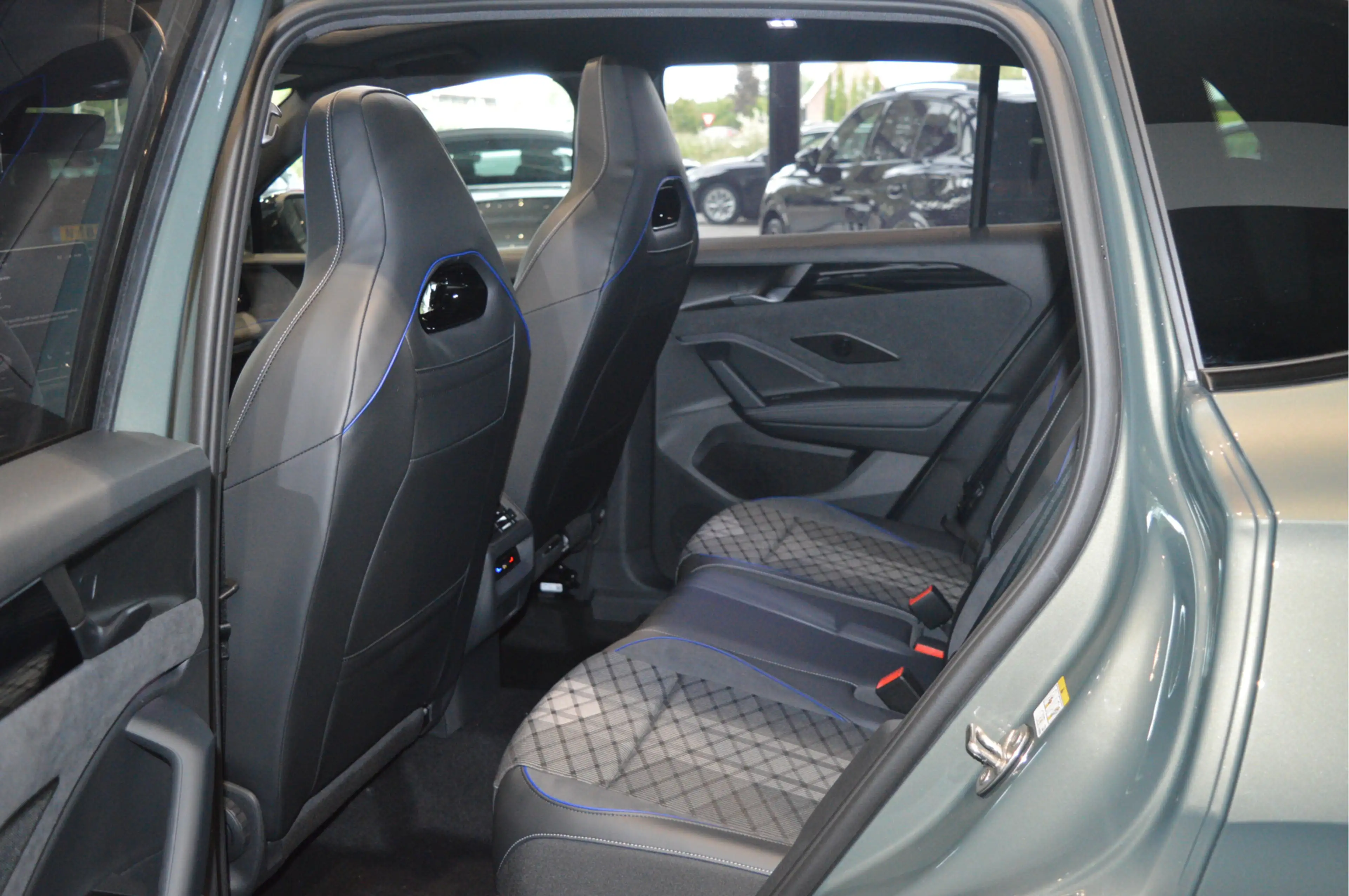 Volkswagen Tiguan 1.5 eHybrid 3X R-LINE Black Style head up pano 20 — photo 27