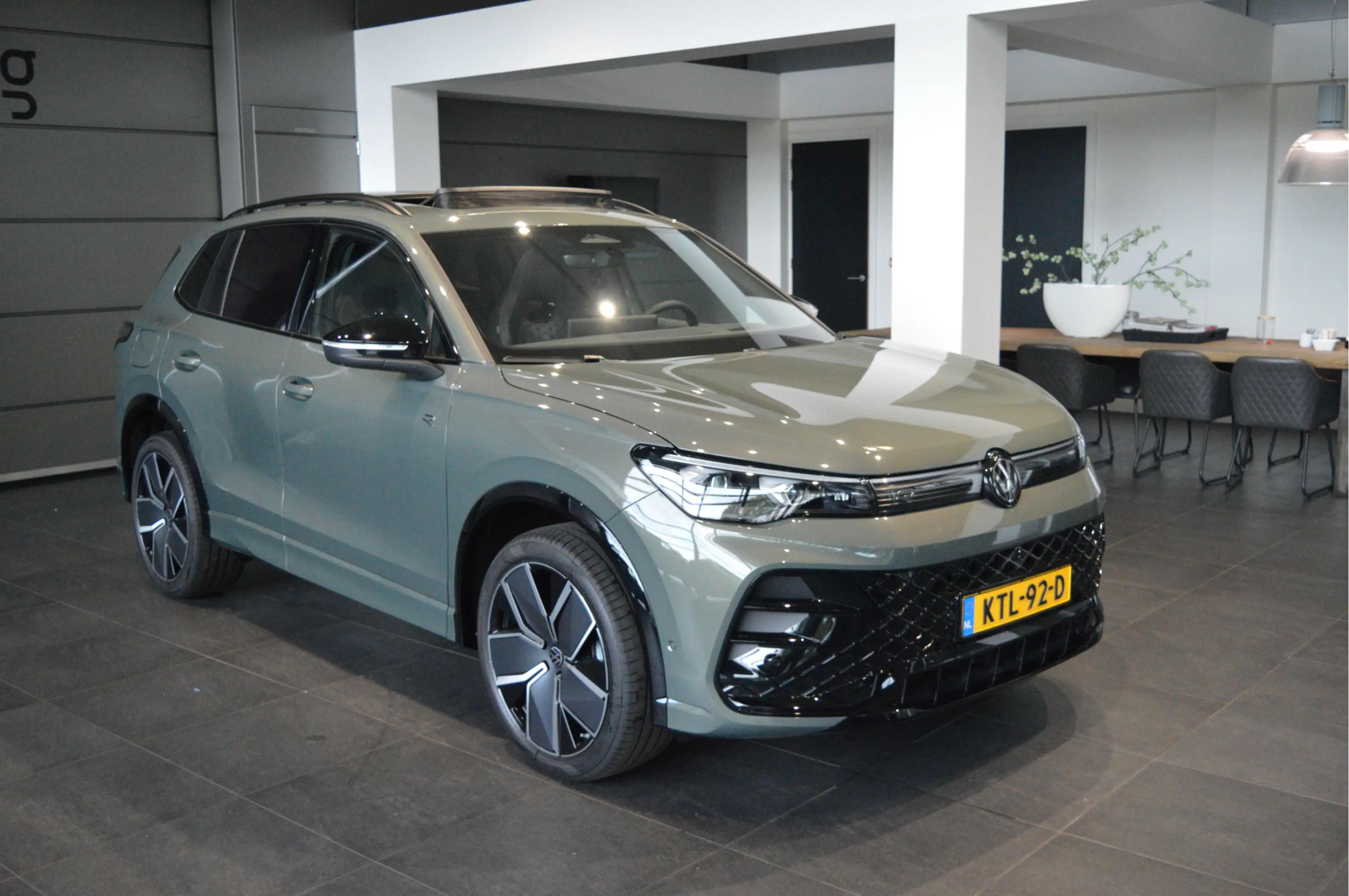 Volkswagen Tiguan 1.5 eHybrid 3X R-LINE Black Style head up pano 20 — photo 3