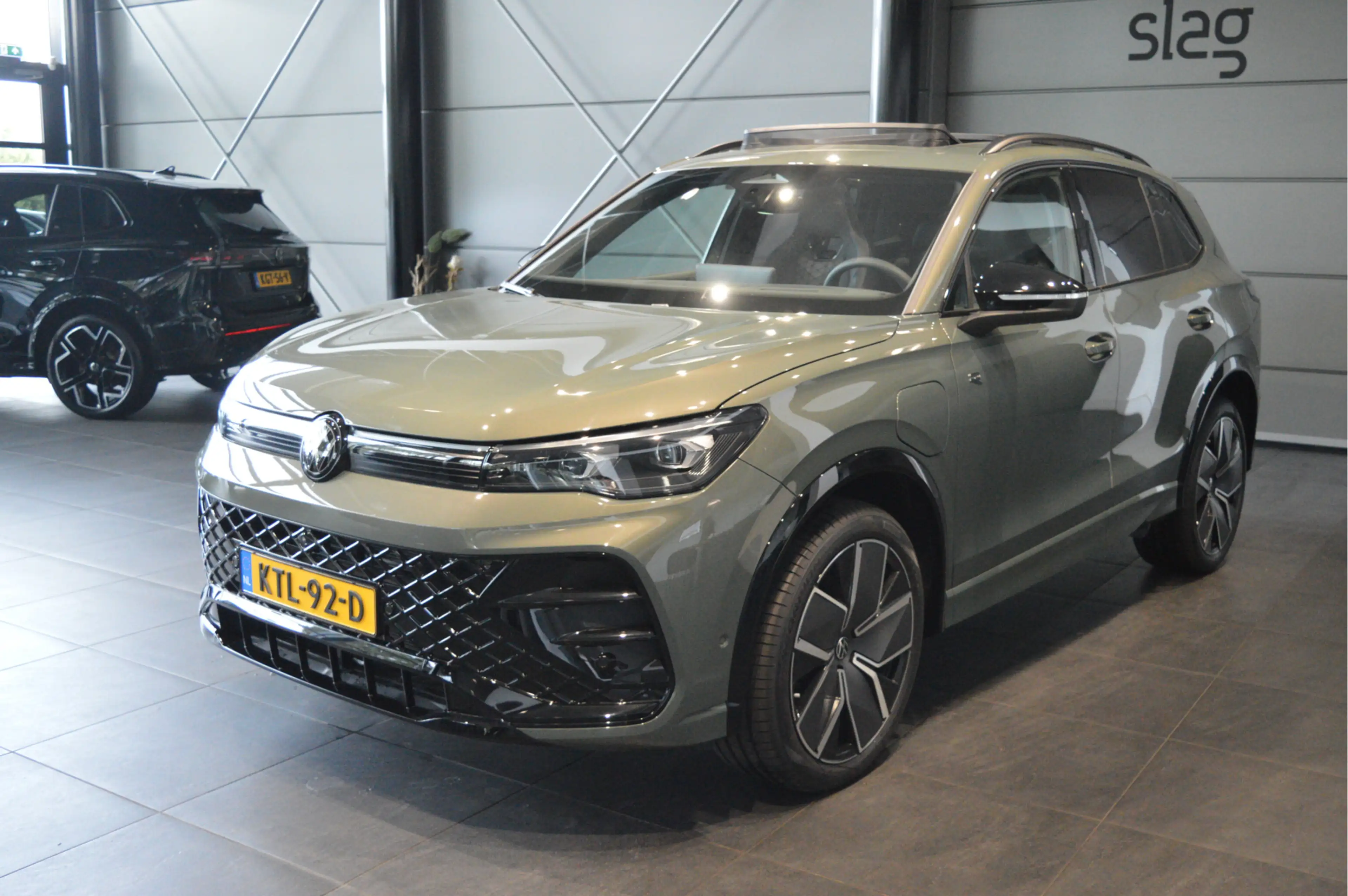 Volkswagen Tiguan 1.5 eHybrid 3X R-LINE Black Style head up pano 20 — photo 2