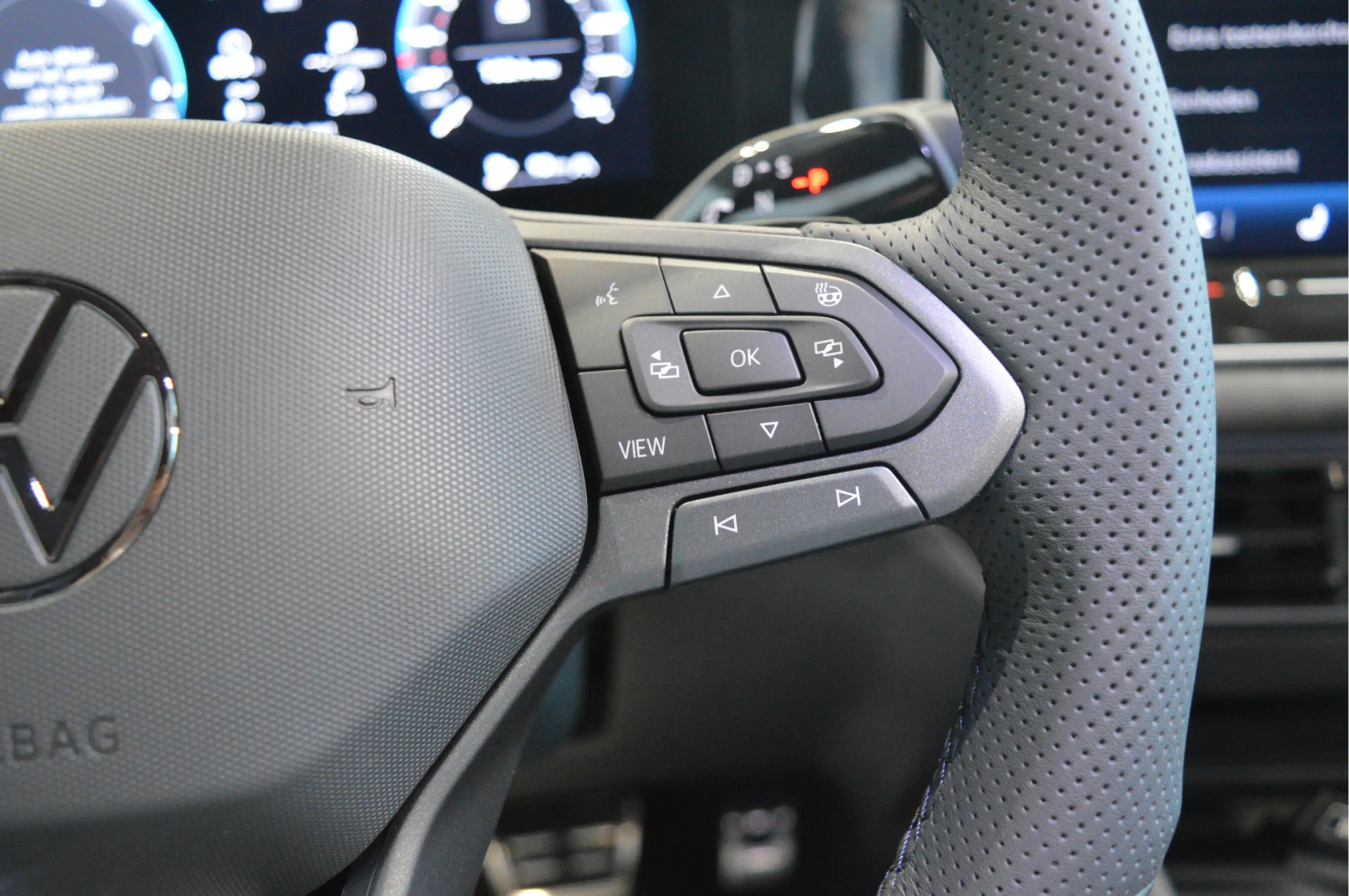 Volkswagen Tiguan 1.5 eHybrid 3X R-LINE Black Style head up pano 20 — photo 22