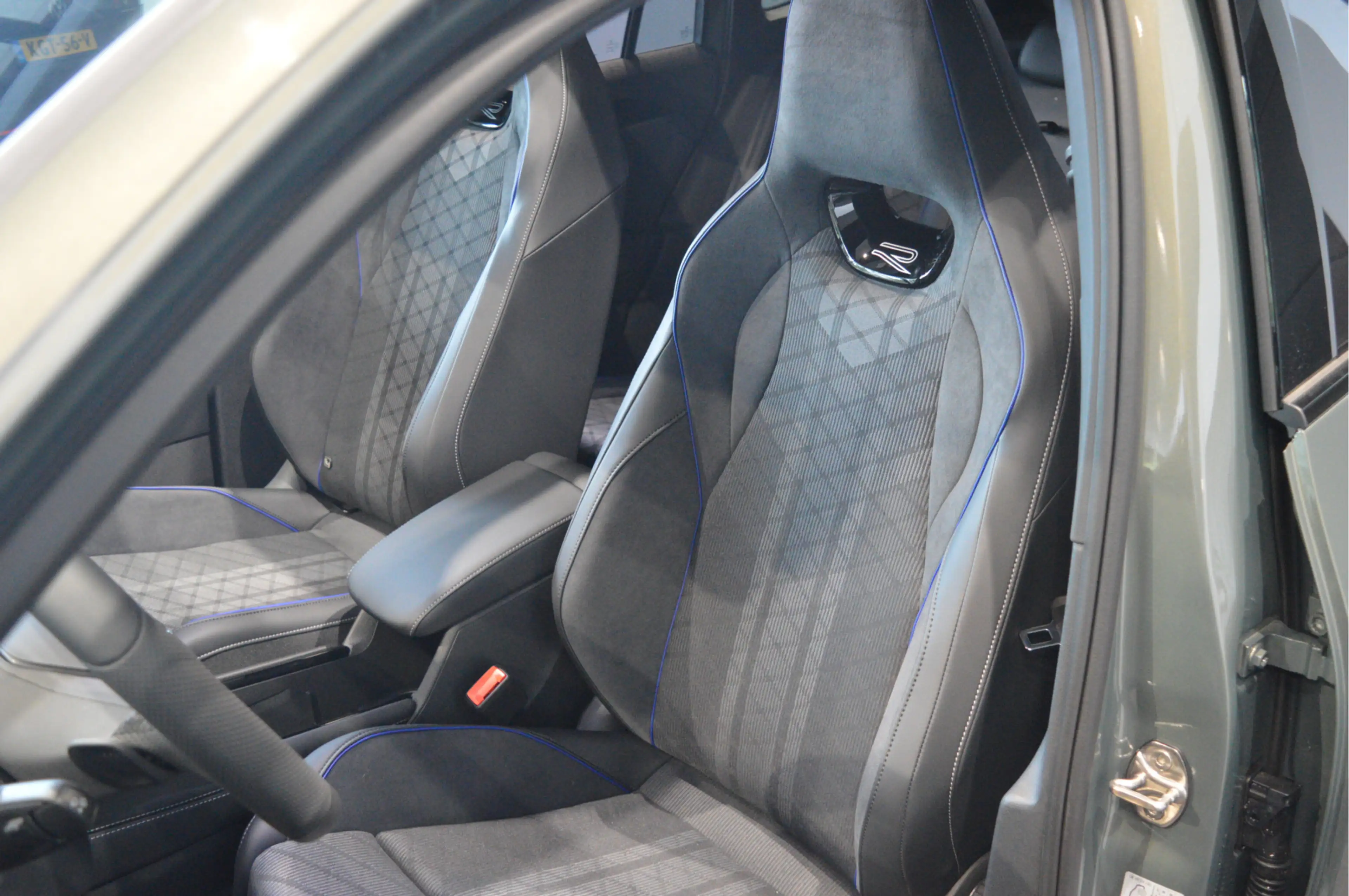 Volkswagen Tiguan 1.5 eHybrid 3X R-LINE Black Style head up pano 20 — photo 16