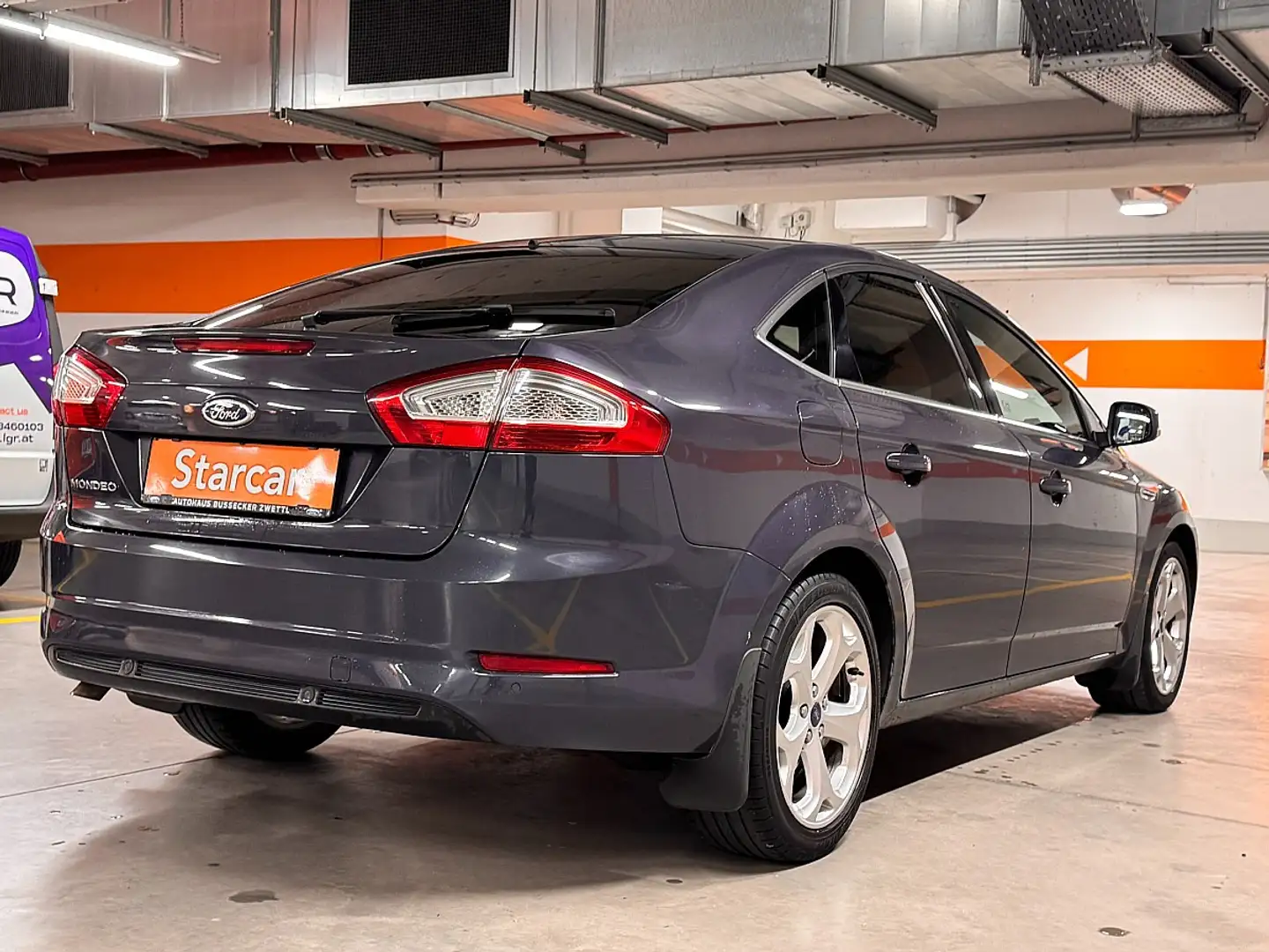Ford Mondeo Business Plus 2,0 TDCi*BI-XENON*NAVI* Grau - 2