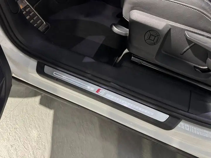 Audi Q3 S line 35 TDI 2021, foto 18
