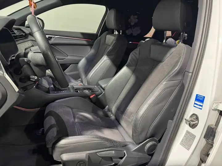 Audi Q3 S line 35 TDI 2021, foto 9
