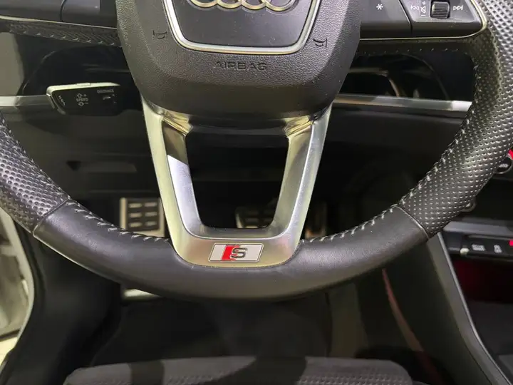 Audi Q3 S line 35 TDI 2021, foto 21