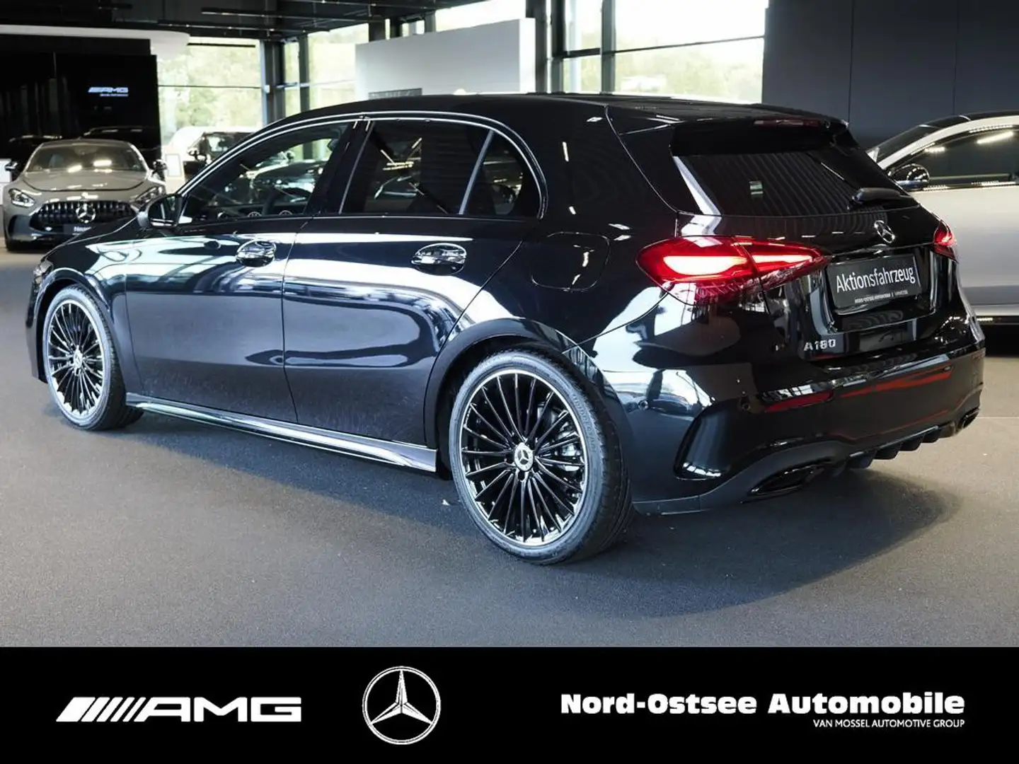 Mercedes-Benz A 180 AMG NIGHT PANO 19-ZOLL SOUND Schwarz - 2