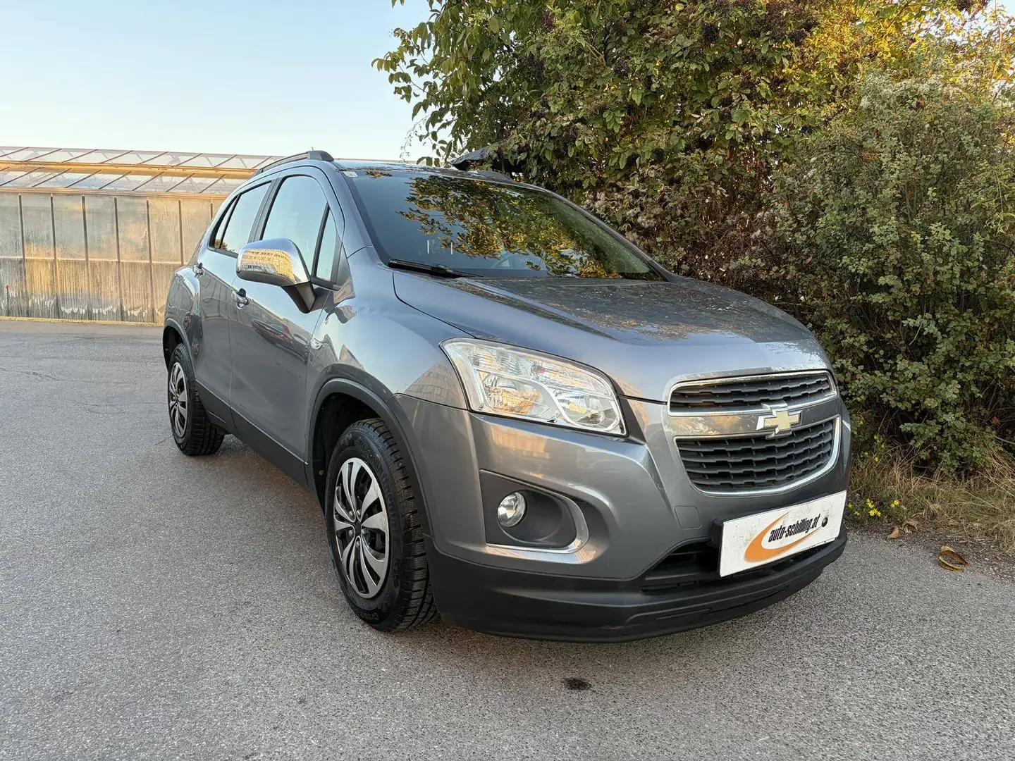 Chevrolet Trax 1.6i Benzin ** 52.000km** Pickerl 08/2027 Grau - 1