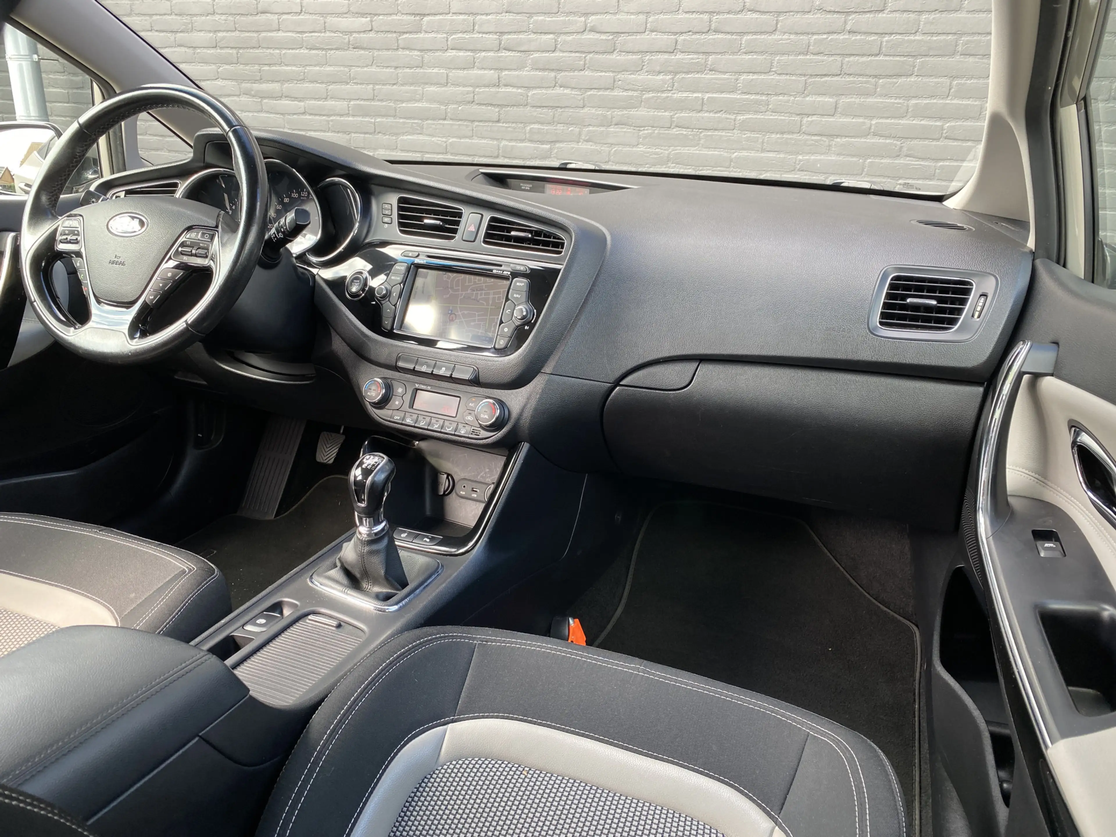 Kia Ceed / cee'd 1.6 GDI Super Pack 136 pk | navigatie | trekhaak | — photo 16