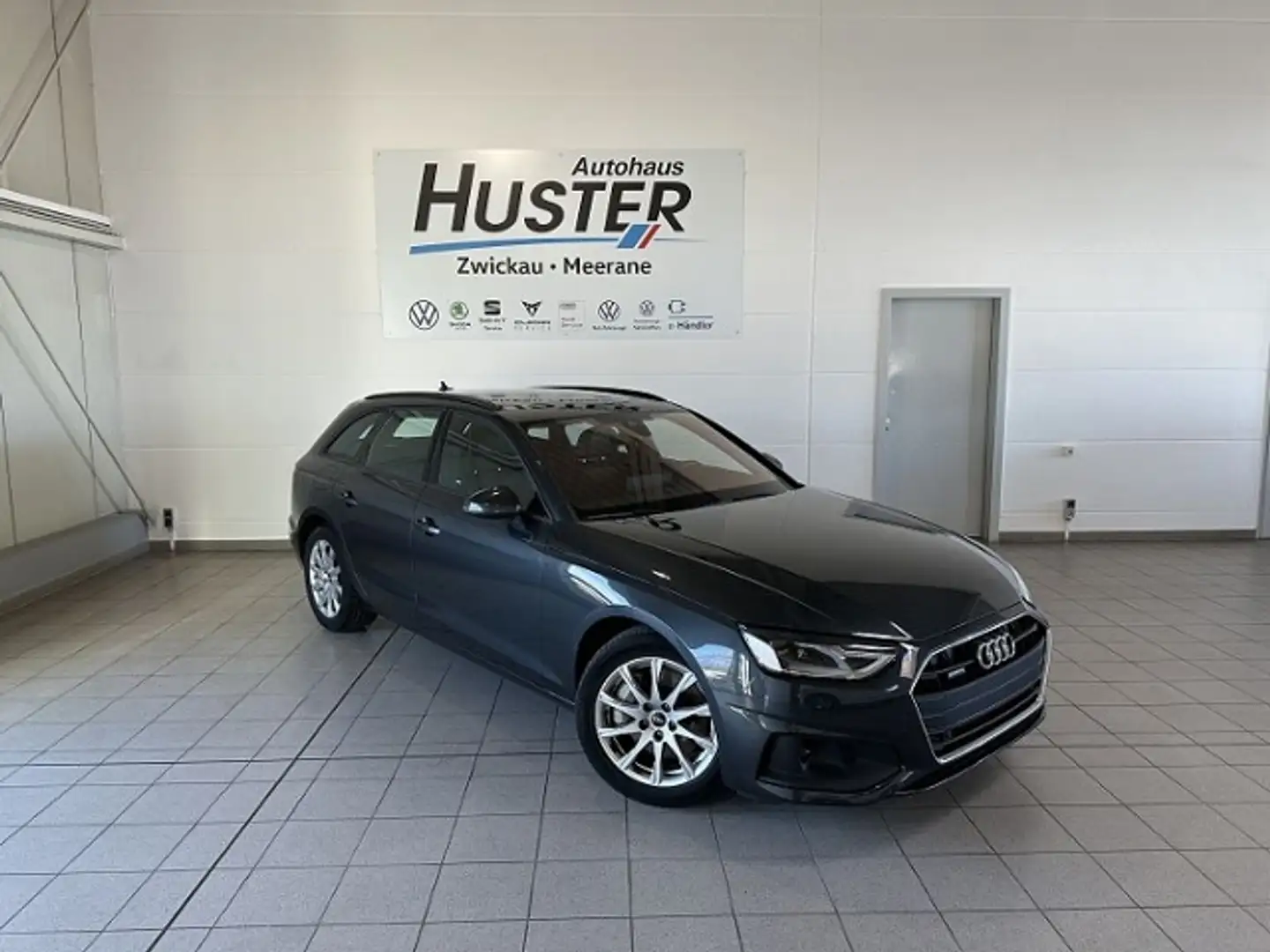 Audi A4 Avant 45 2.0 TFSI quattro S-tronic Gris - 2
