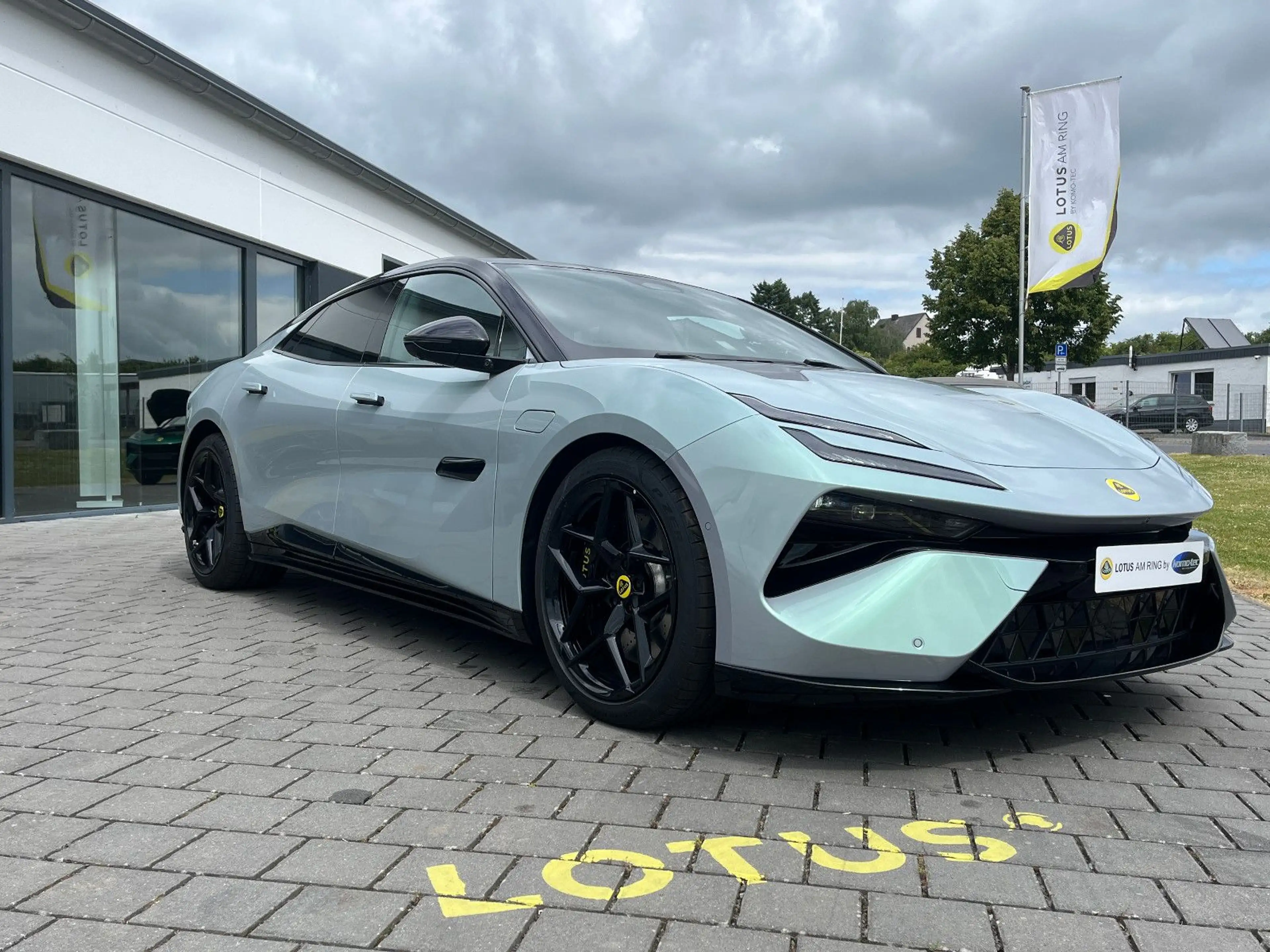 Lotus Emeya *Tour & Park Pack, Panorama*Lotus am Ring* — photo 3